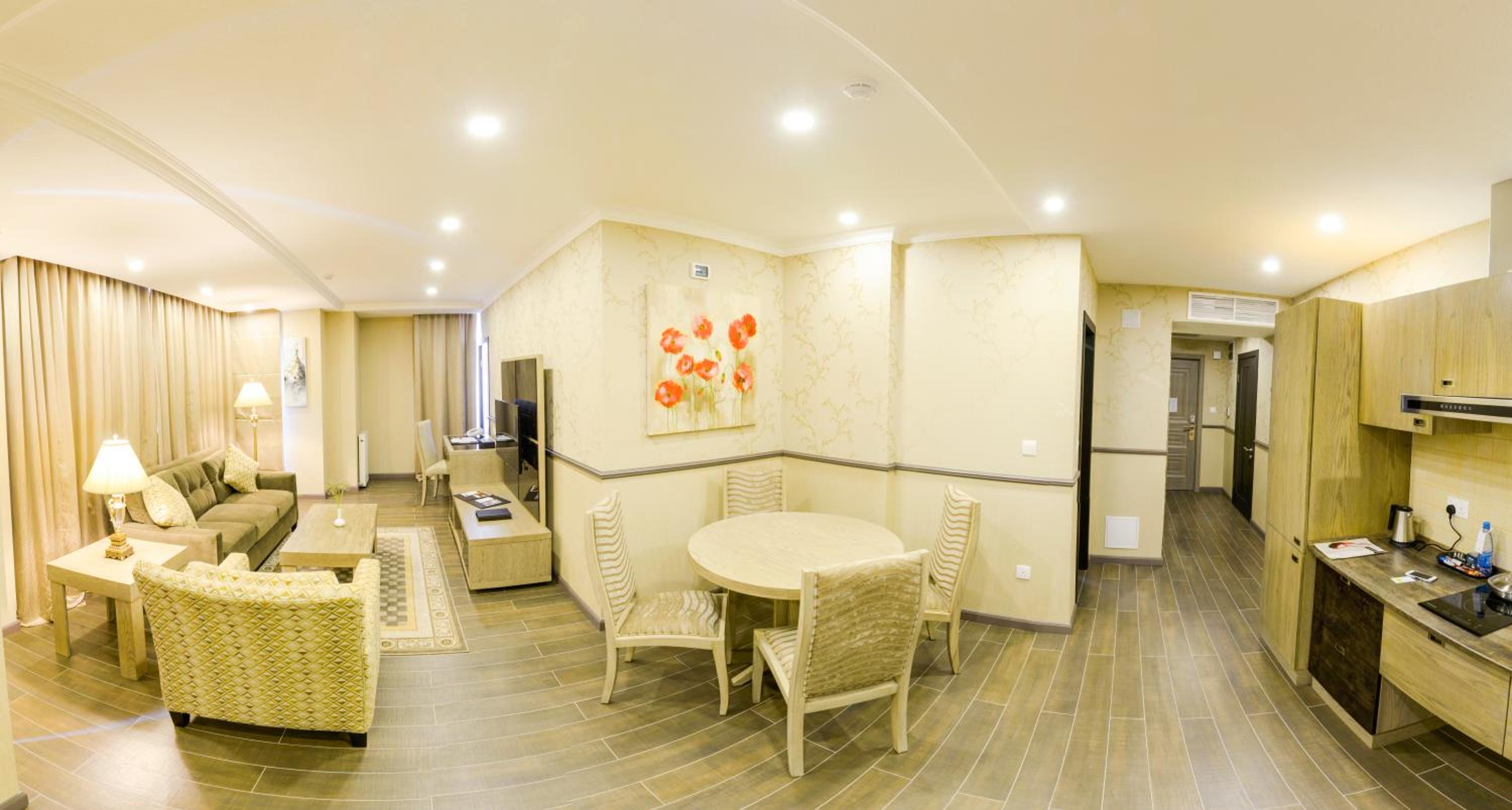 Junior King Suite - Non-Smoking
