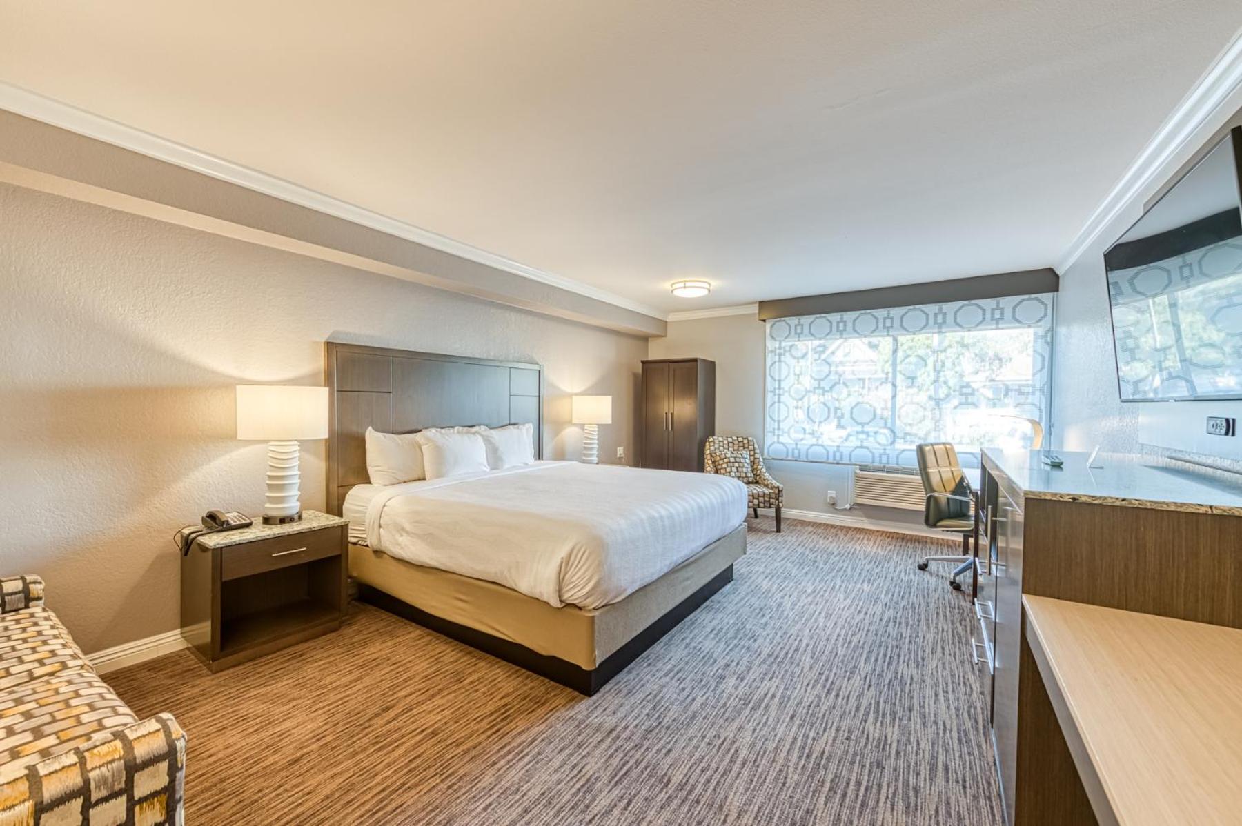 King Room with Accessible Tub - Accessible/Non Smoking