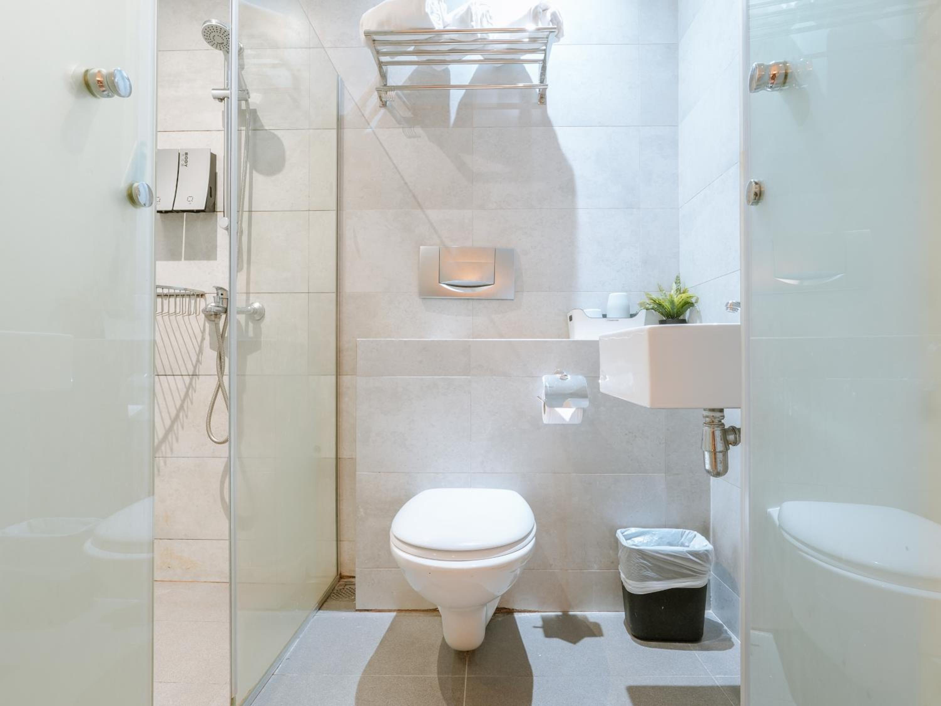 Superior Family, No Window