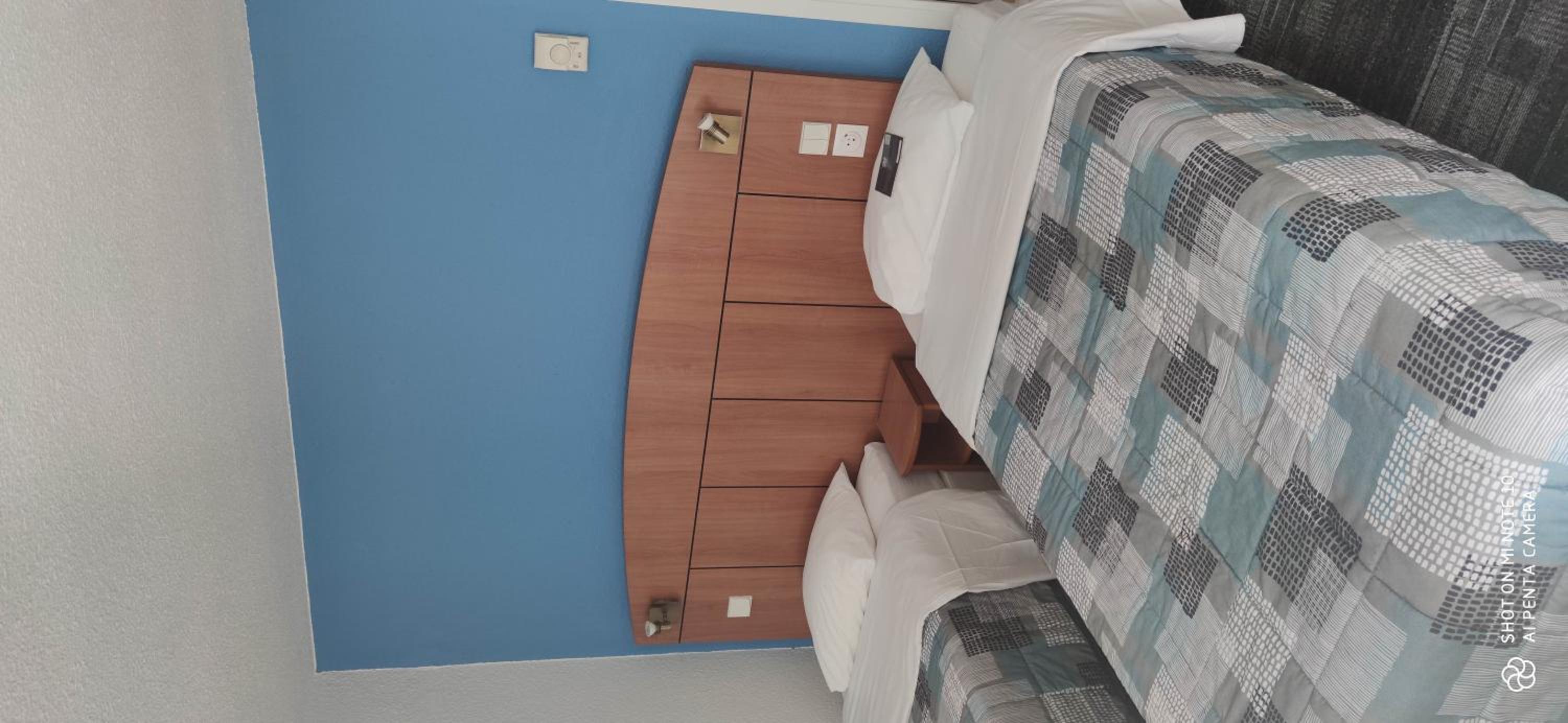 Triple Room (2 Single Beds + 1 Junior Bed)