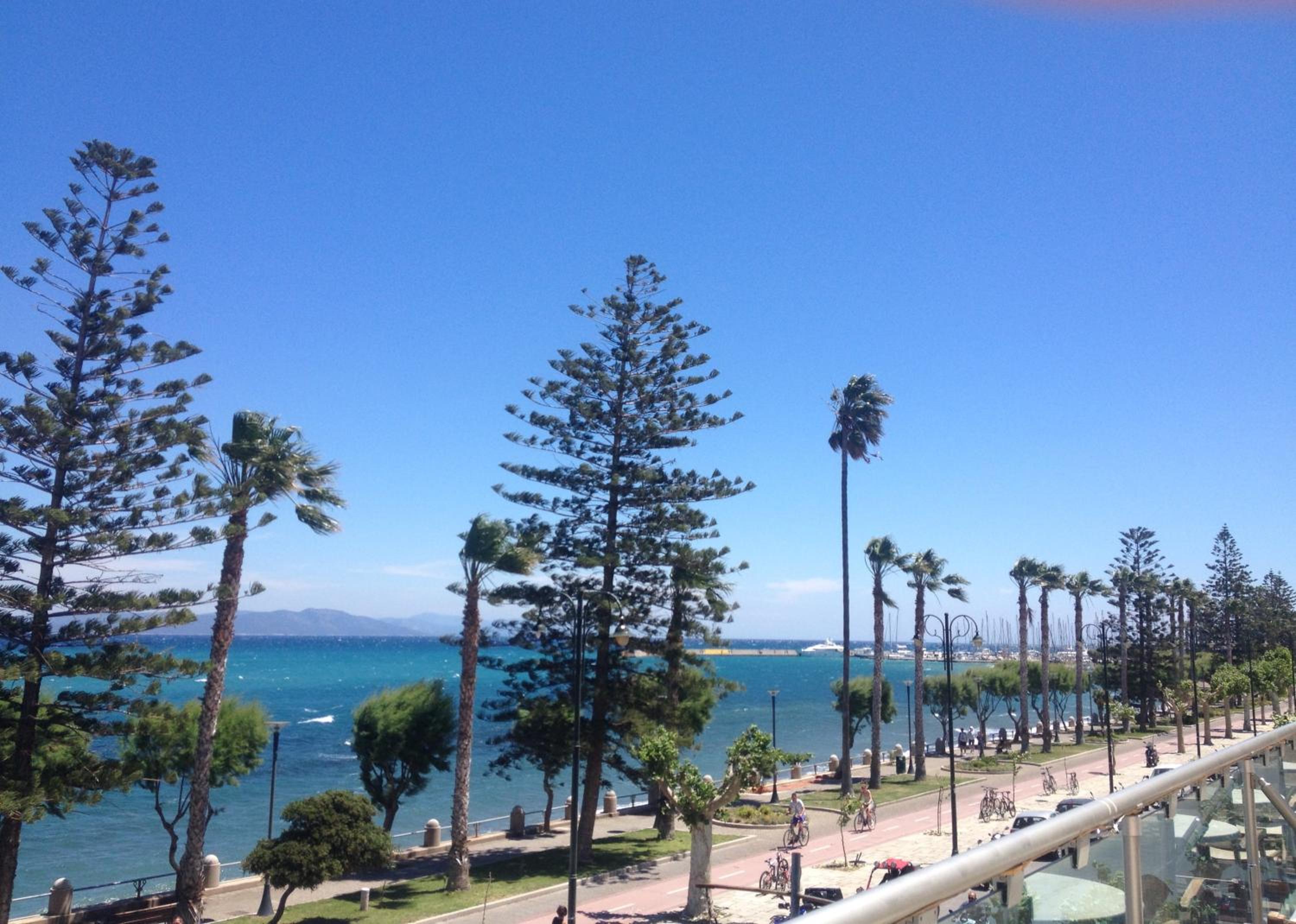 One-Bedroom Apartment with Sea View (4 Adults)