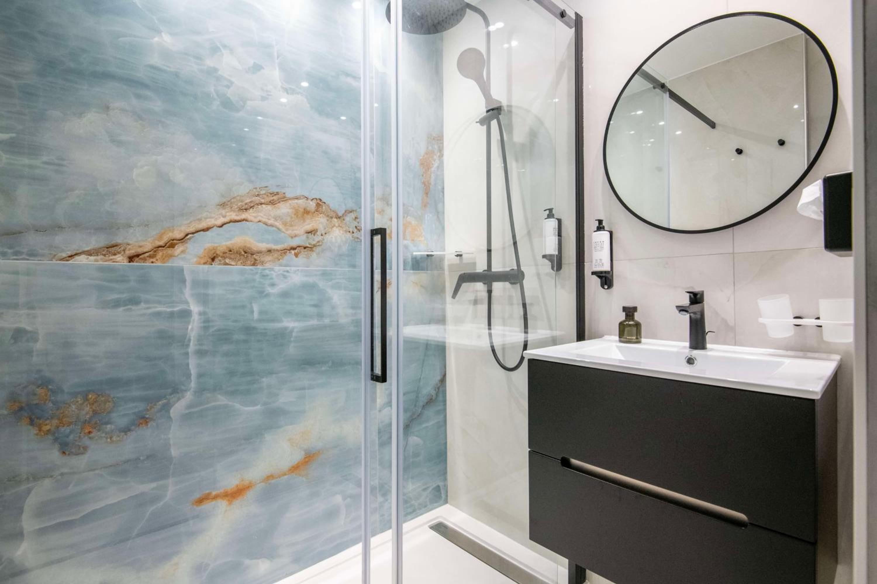 Comfort Queen Room - Attic