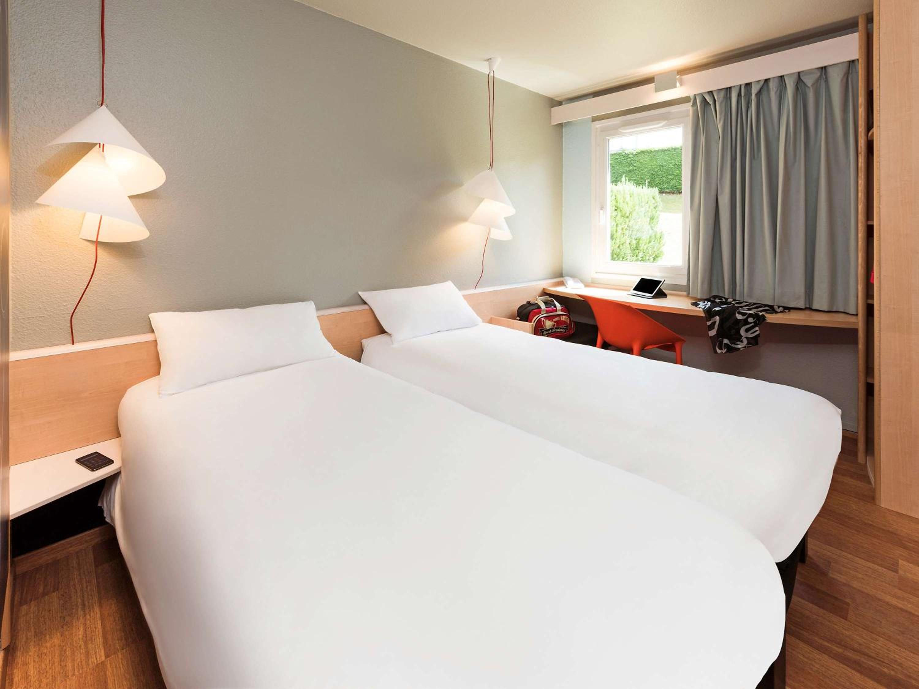 Standard Room with 2 Single Beds