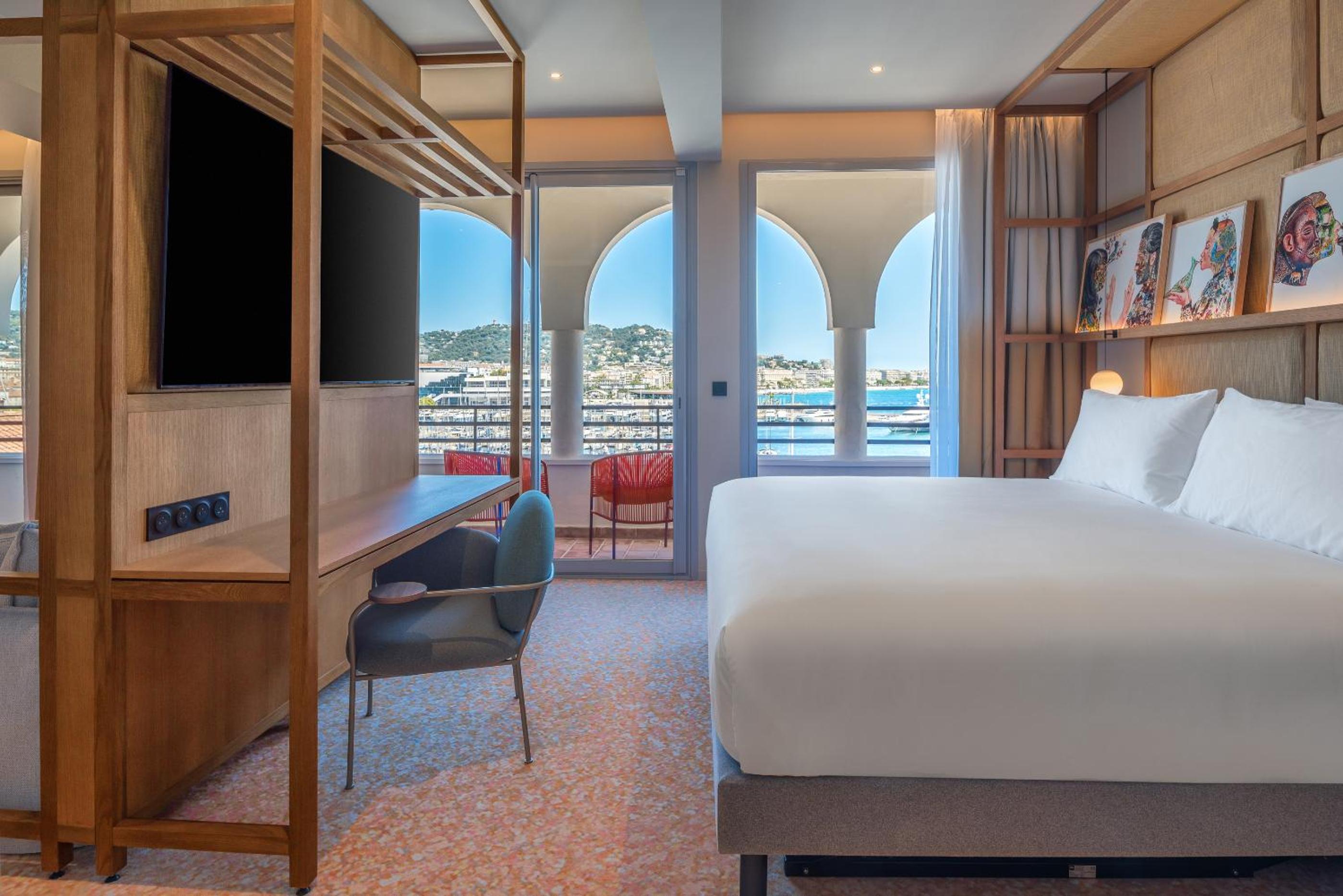 Junior King Suite with Sea View