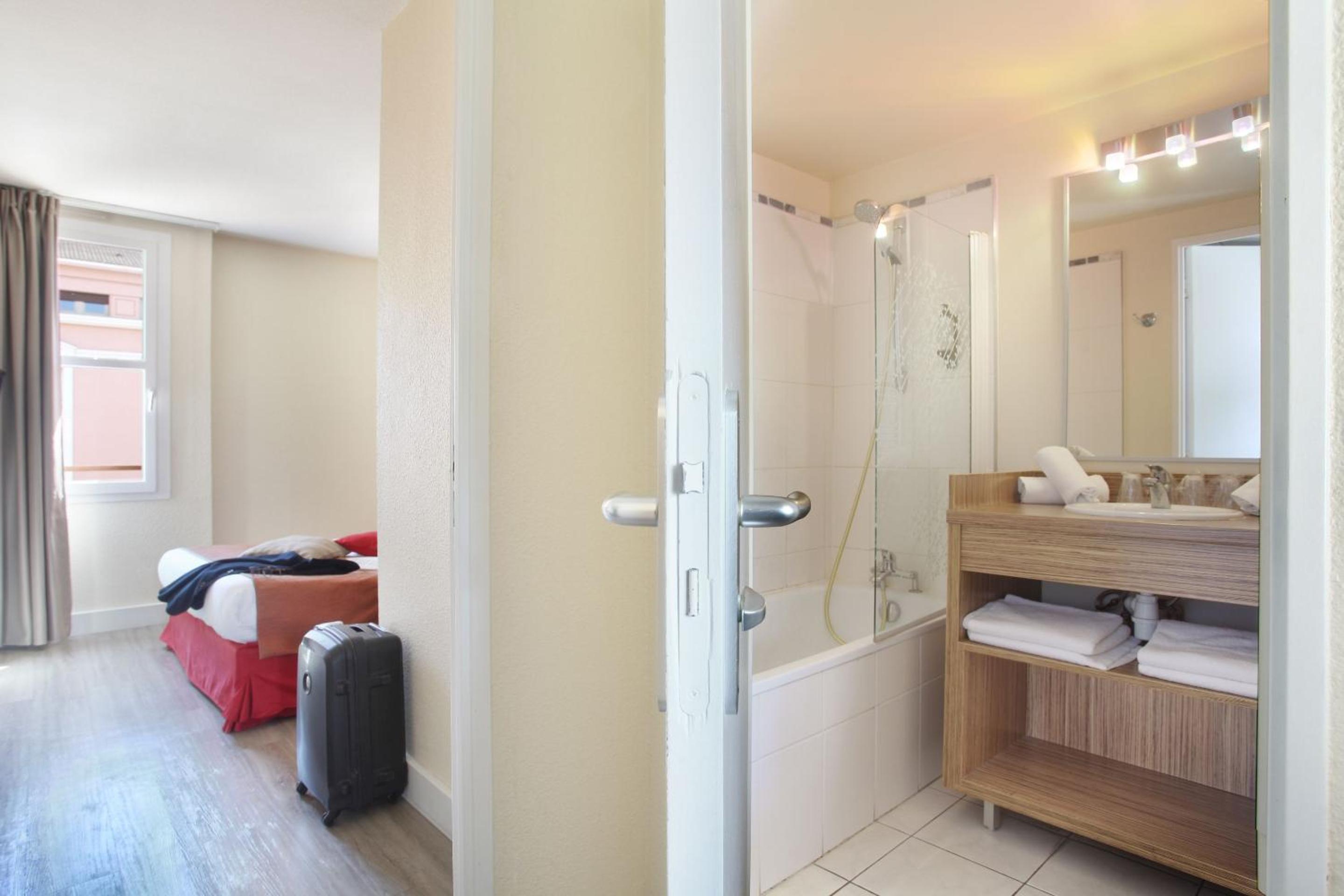 One-Bedroom Apartment (4 Adults)