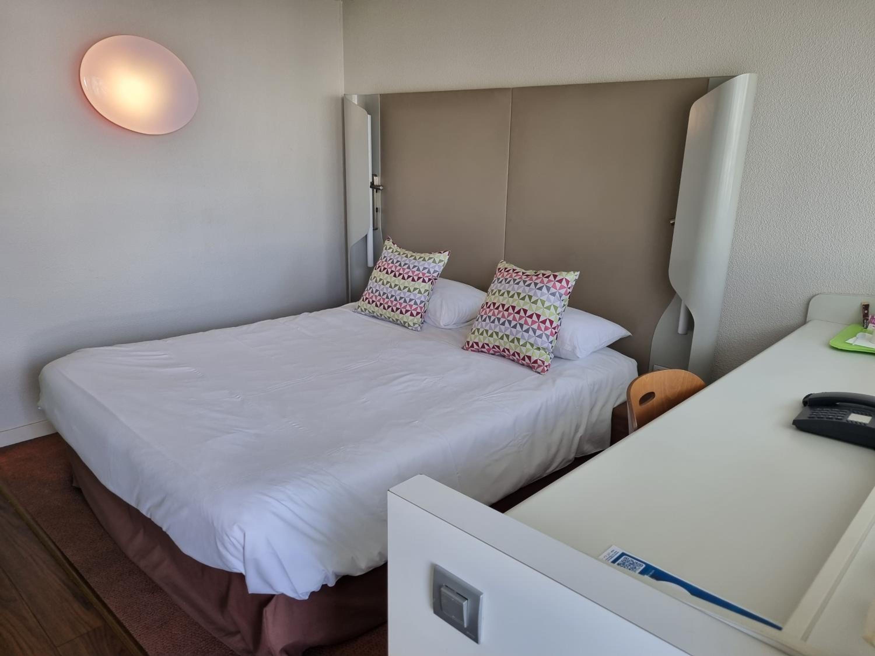 Standard Room - 1 Double Bed