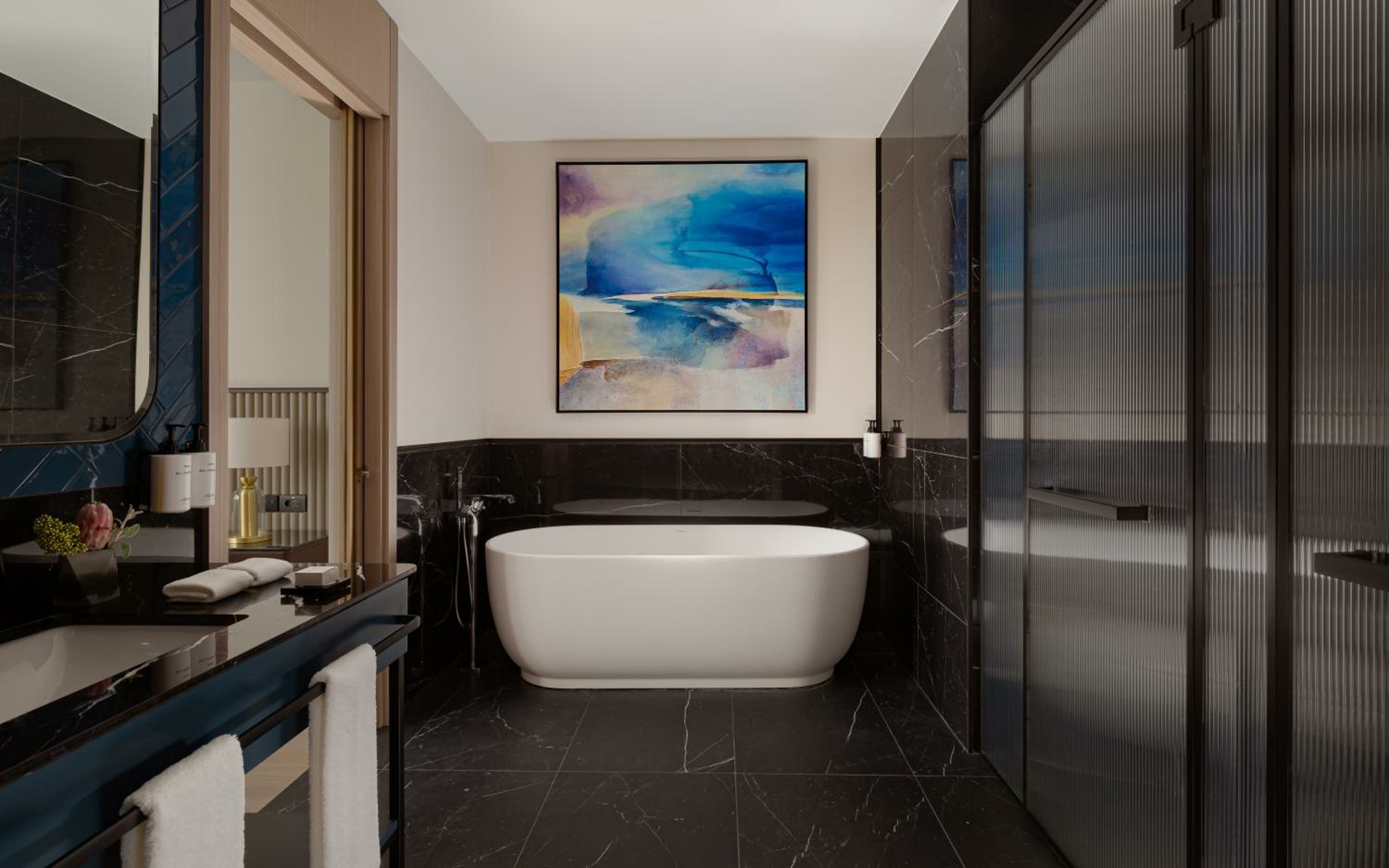 Junior King Suite - Club Lounge Access