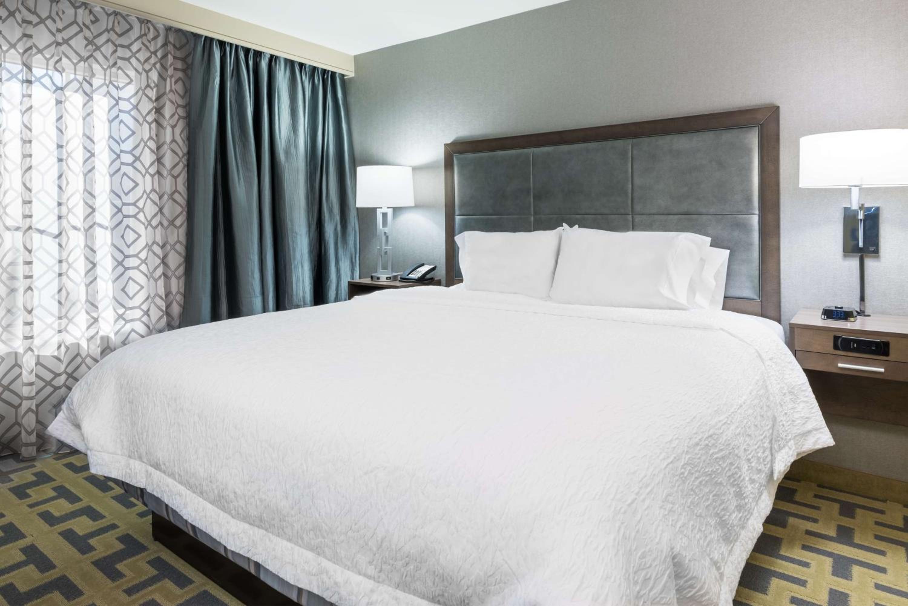 King Room - Hearing Access/Non-Smoking