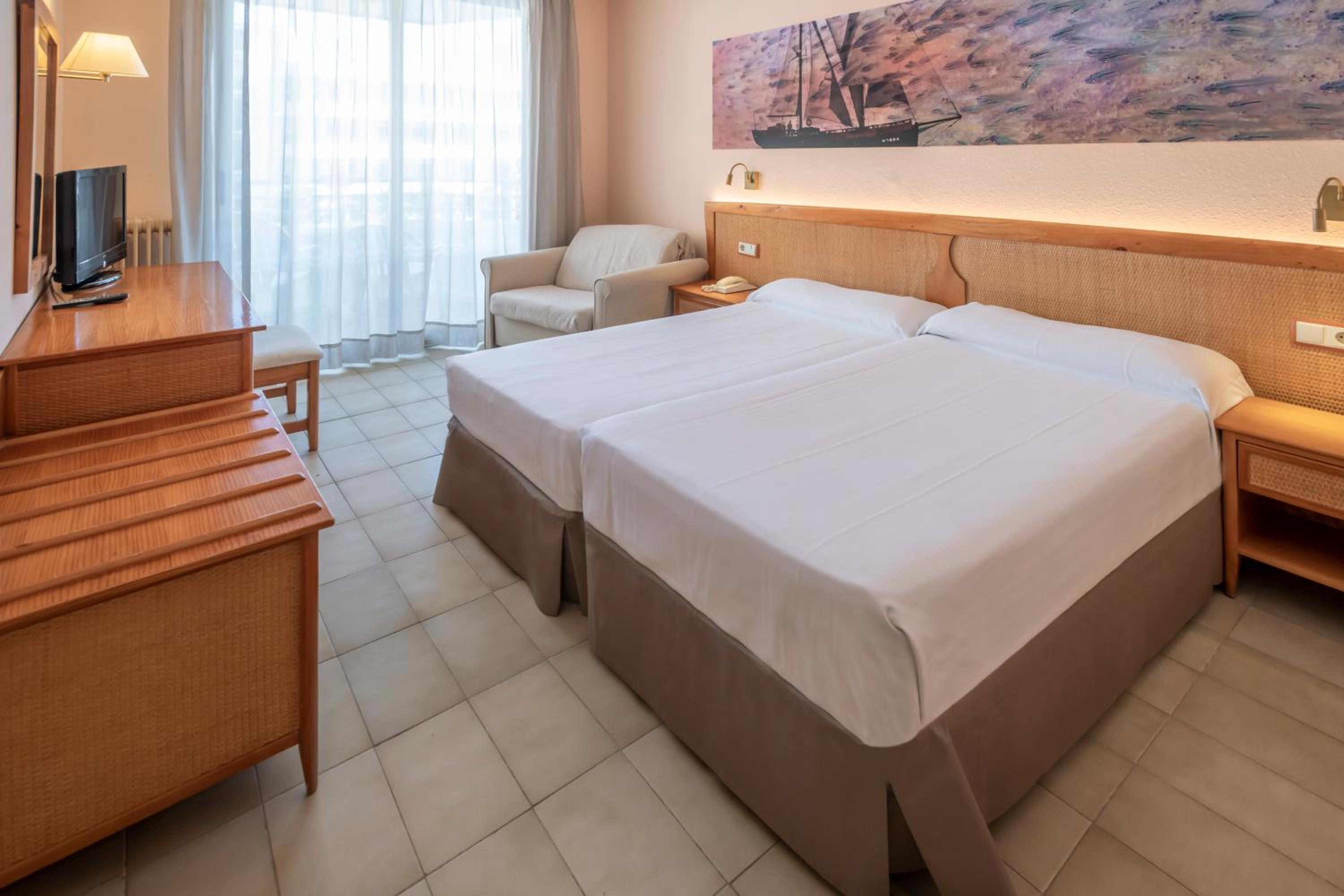 Double Room with Extra Bed and Balcony (2 Adults + 1 Child)