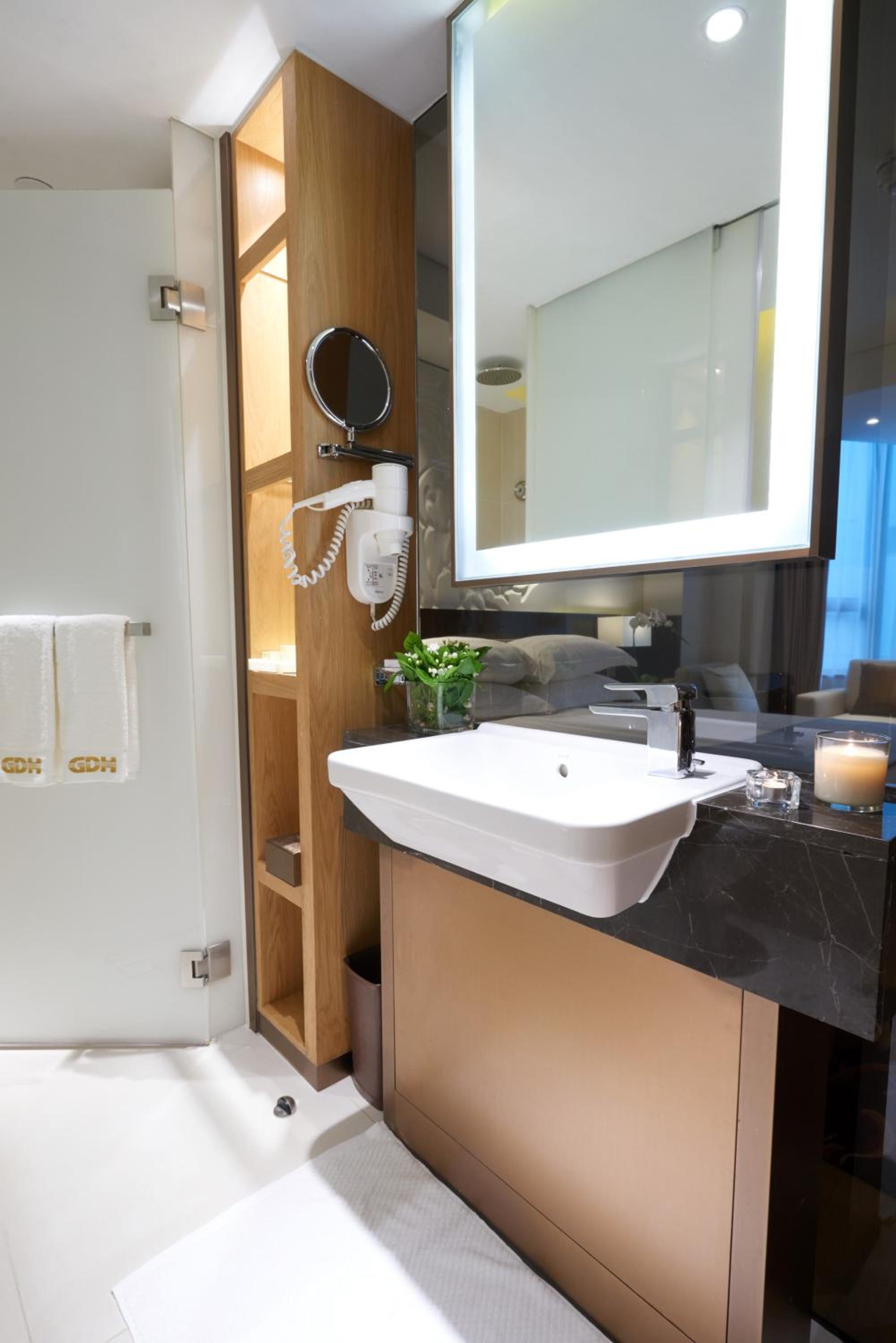 Wharney E-Plus with Twin Beds