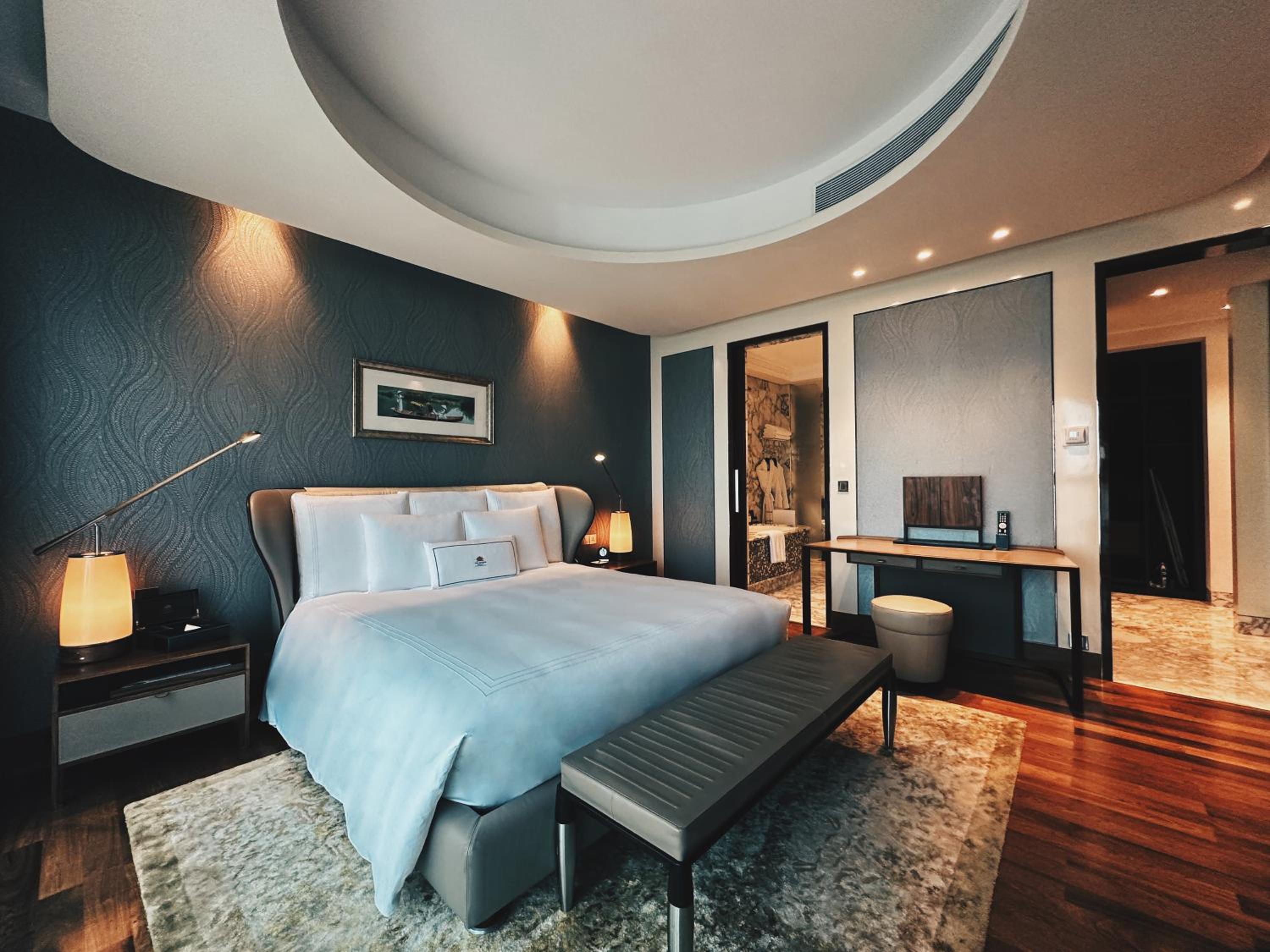 Executive Suite High Floor with Executive Lounge Access