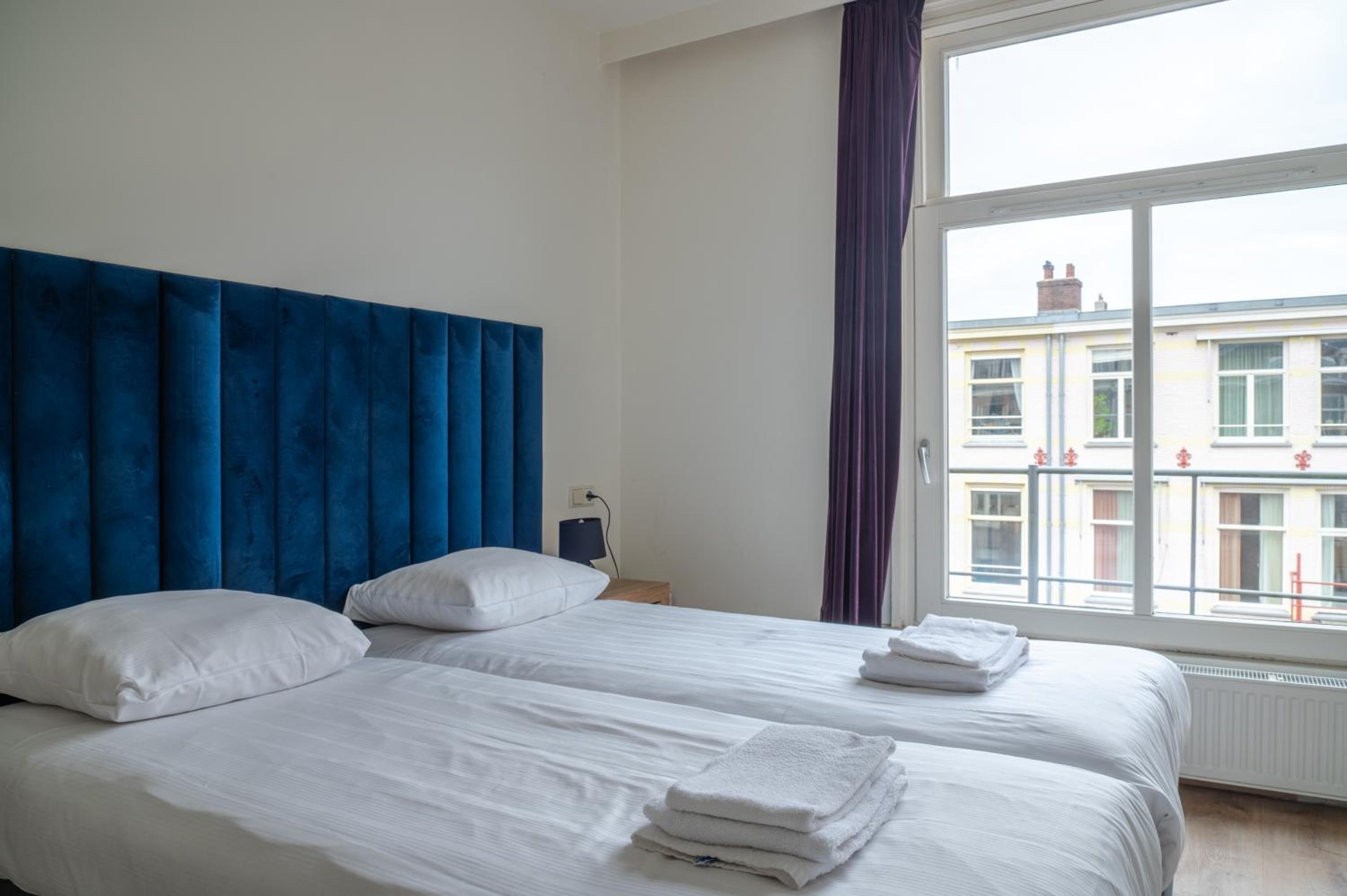 Standard Twin Room with Private Bathroom