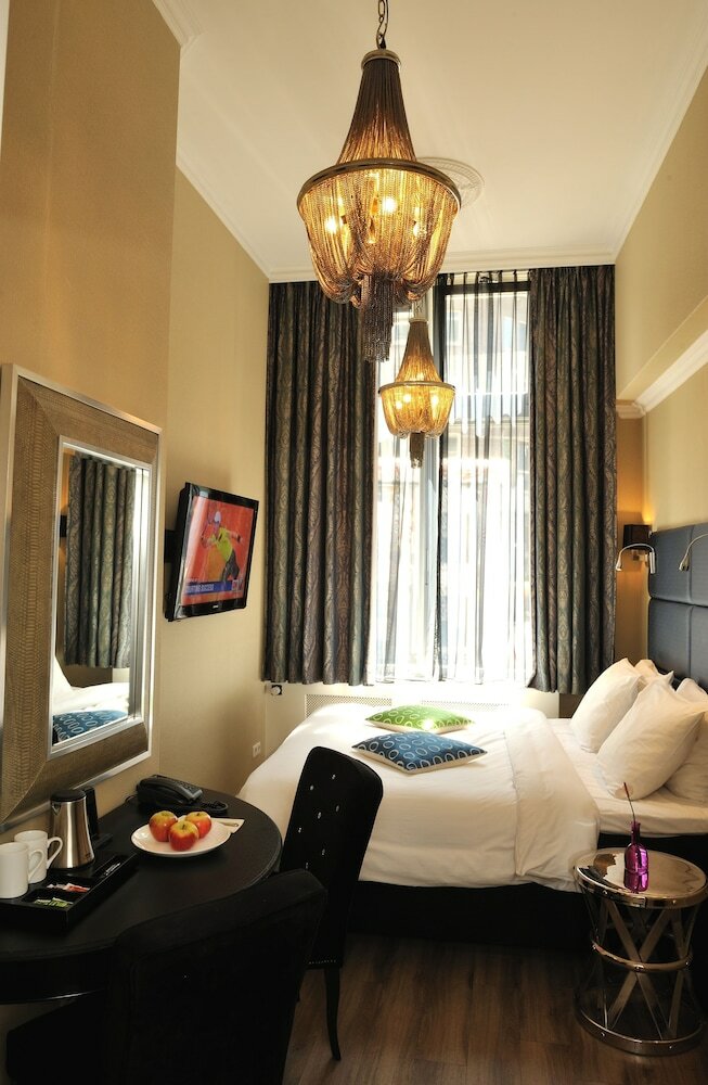 Double Room, Ground Floor (Street Side)