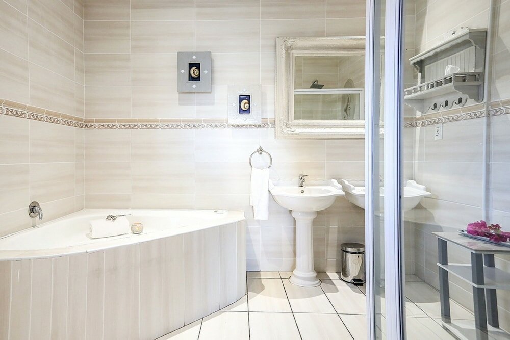 Ground Floor - Honeymoon - Partial Sea