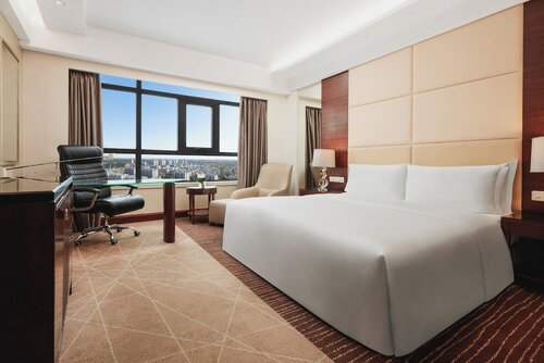 Standard Room, 1 King Bed, Accessible в Crowne Plaza Beijing International Airport