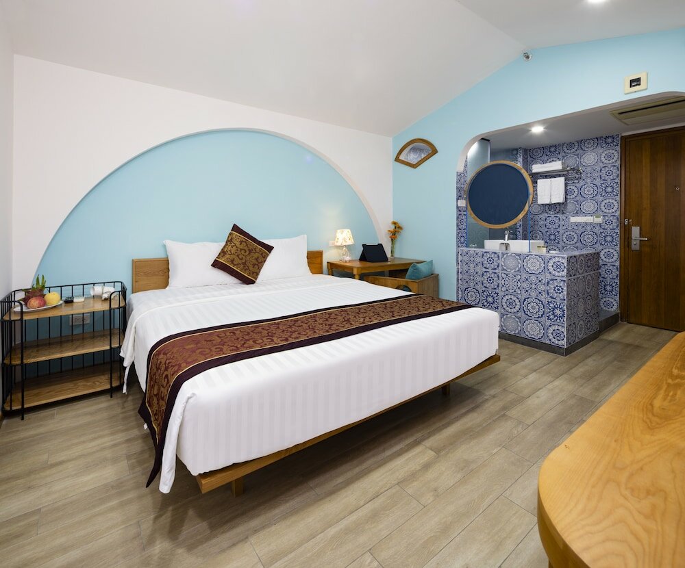 Deluxe Double Room, Balcony, City View