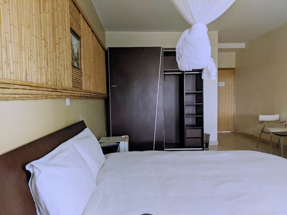 Executive Room, 1 King Bed, Refrigerator, Garden View