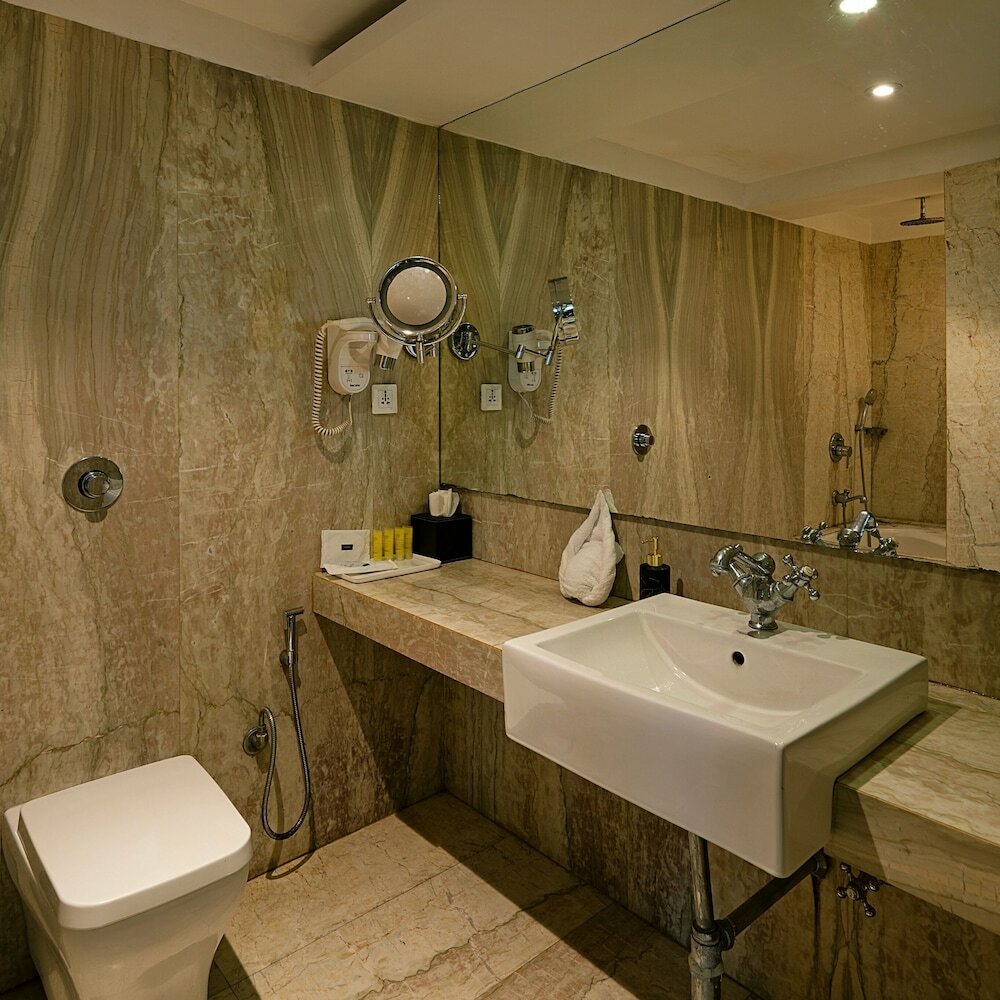 Deluxe Room, 1 King Bed, Bathtub