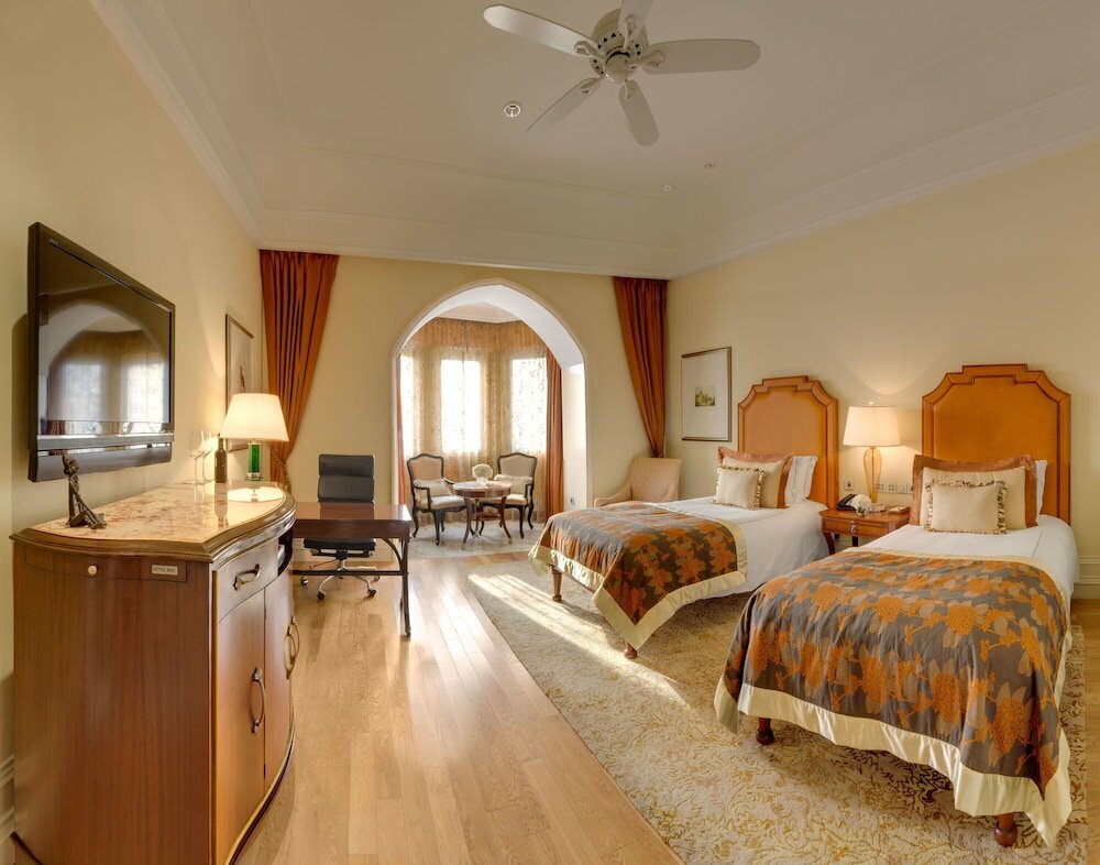 Luxury Grande Room City View King Bed