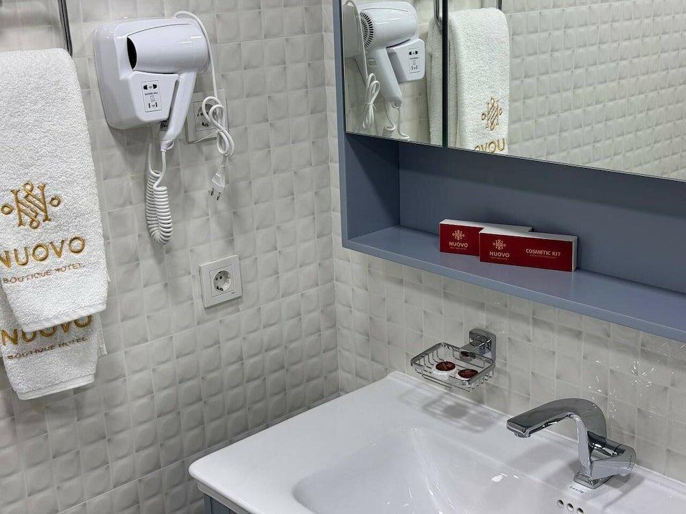 Basic Suite, 1 King Bed