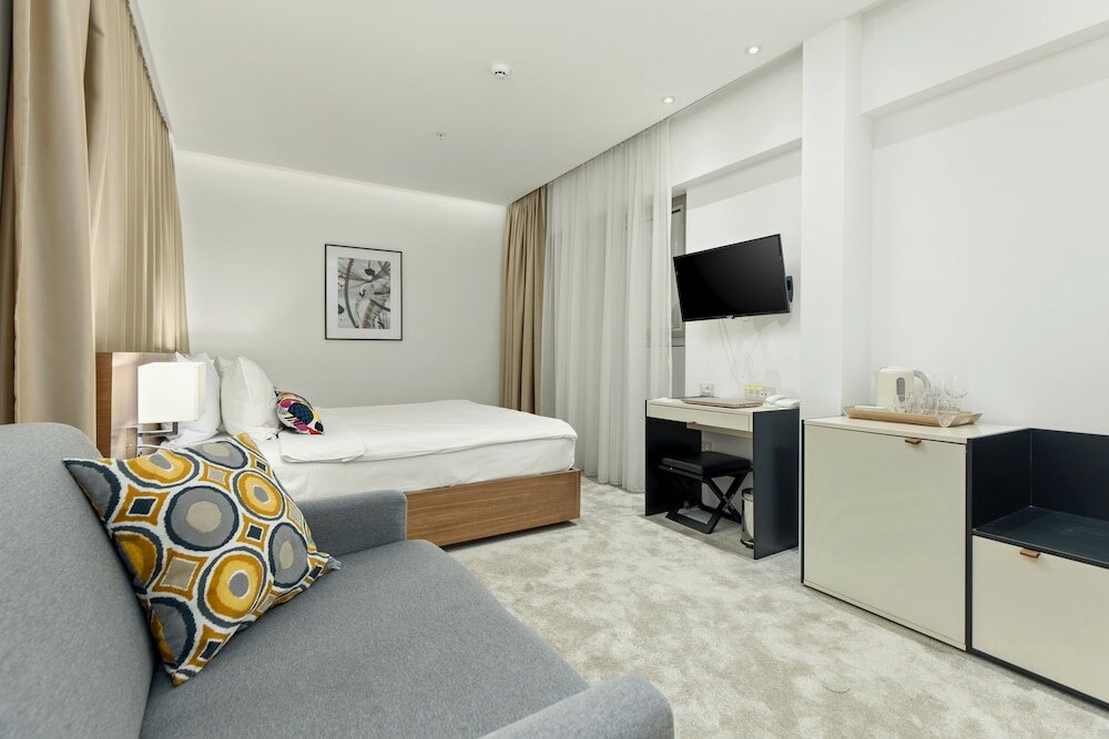 Junior Suite, Courtyard View