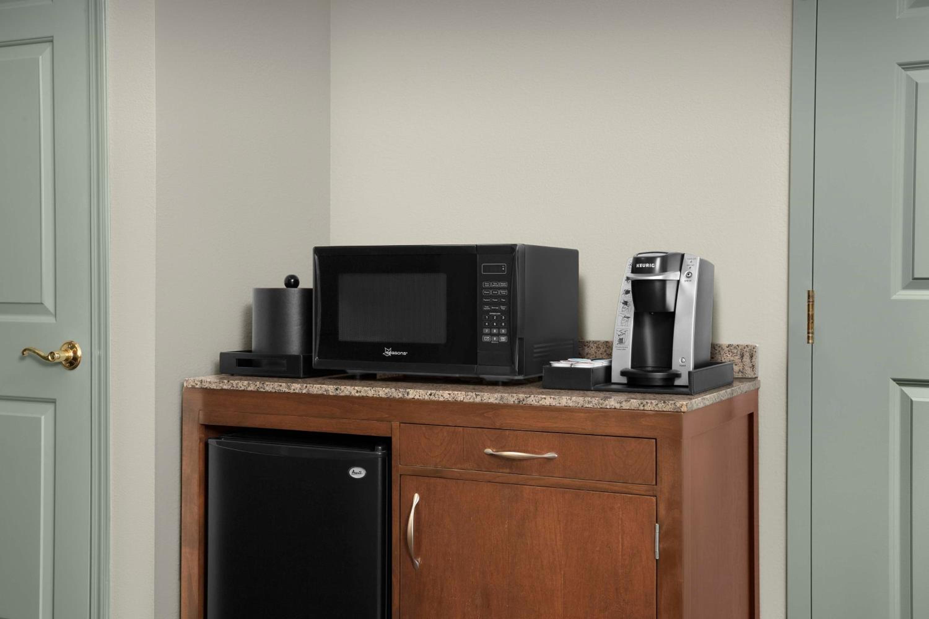 King Room with Accessible Tub - Mobility Access