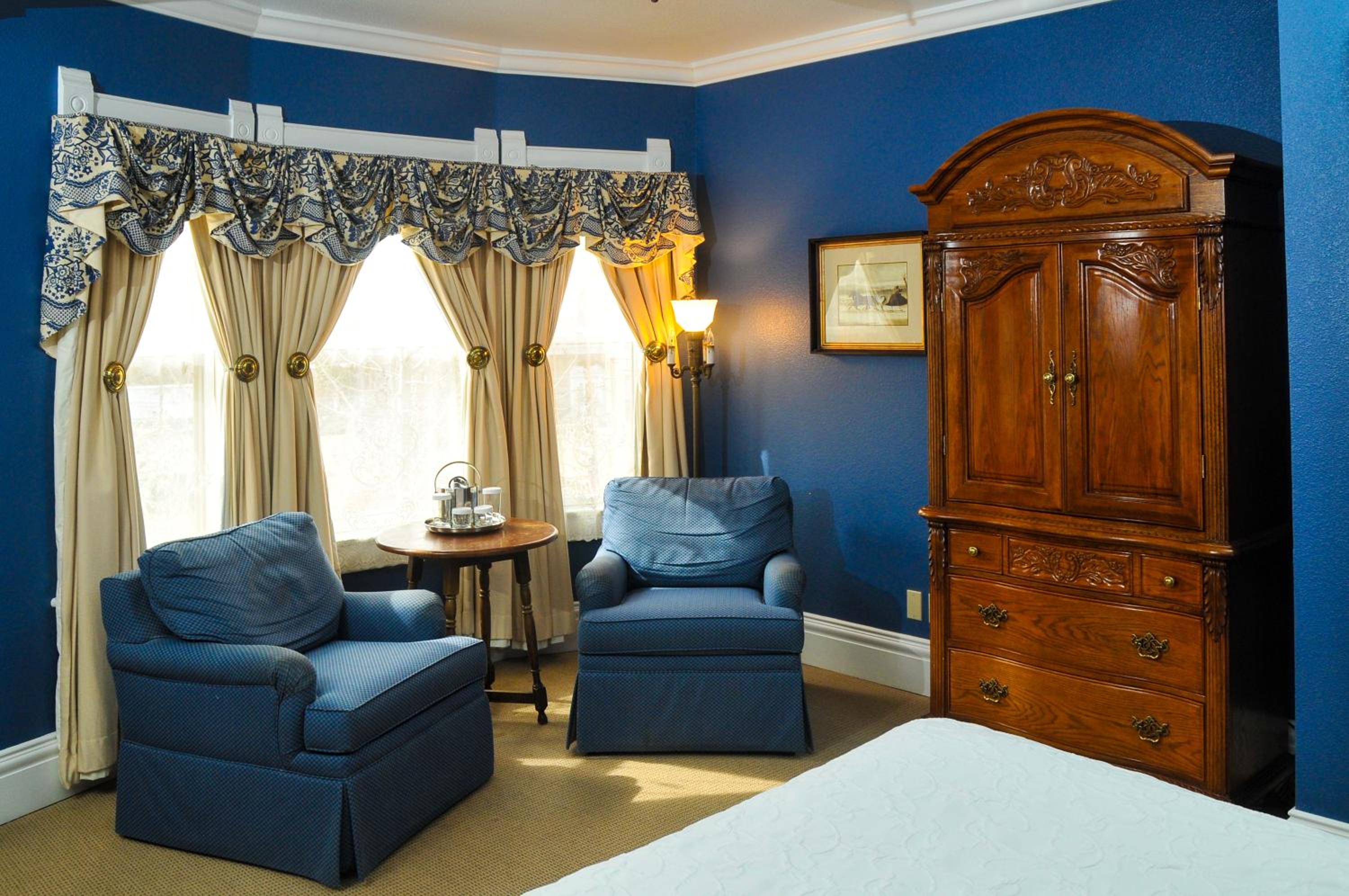 Deluxe King Suite