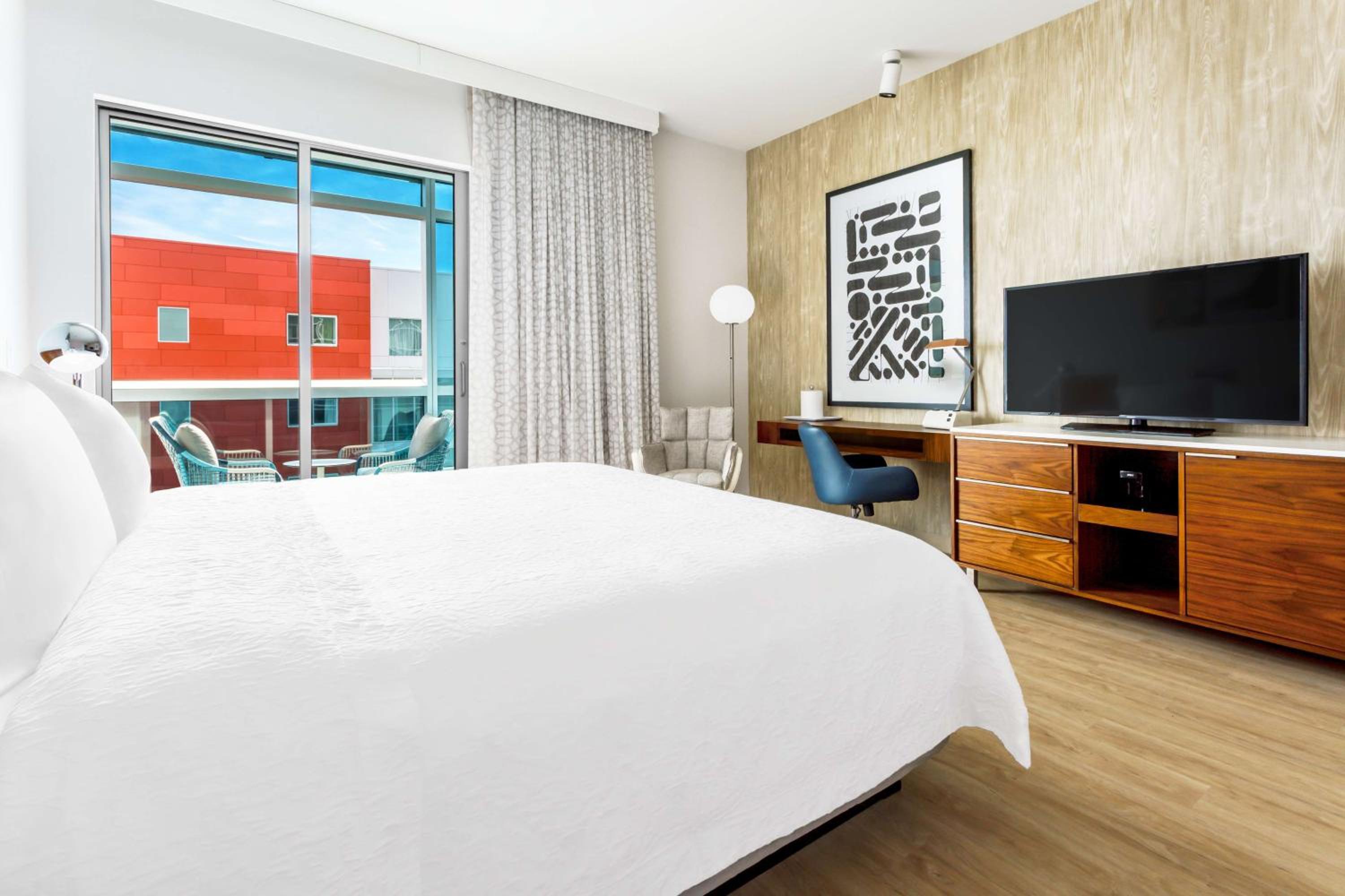 King Room with Balcony - Nonsmoking