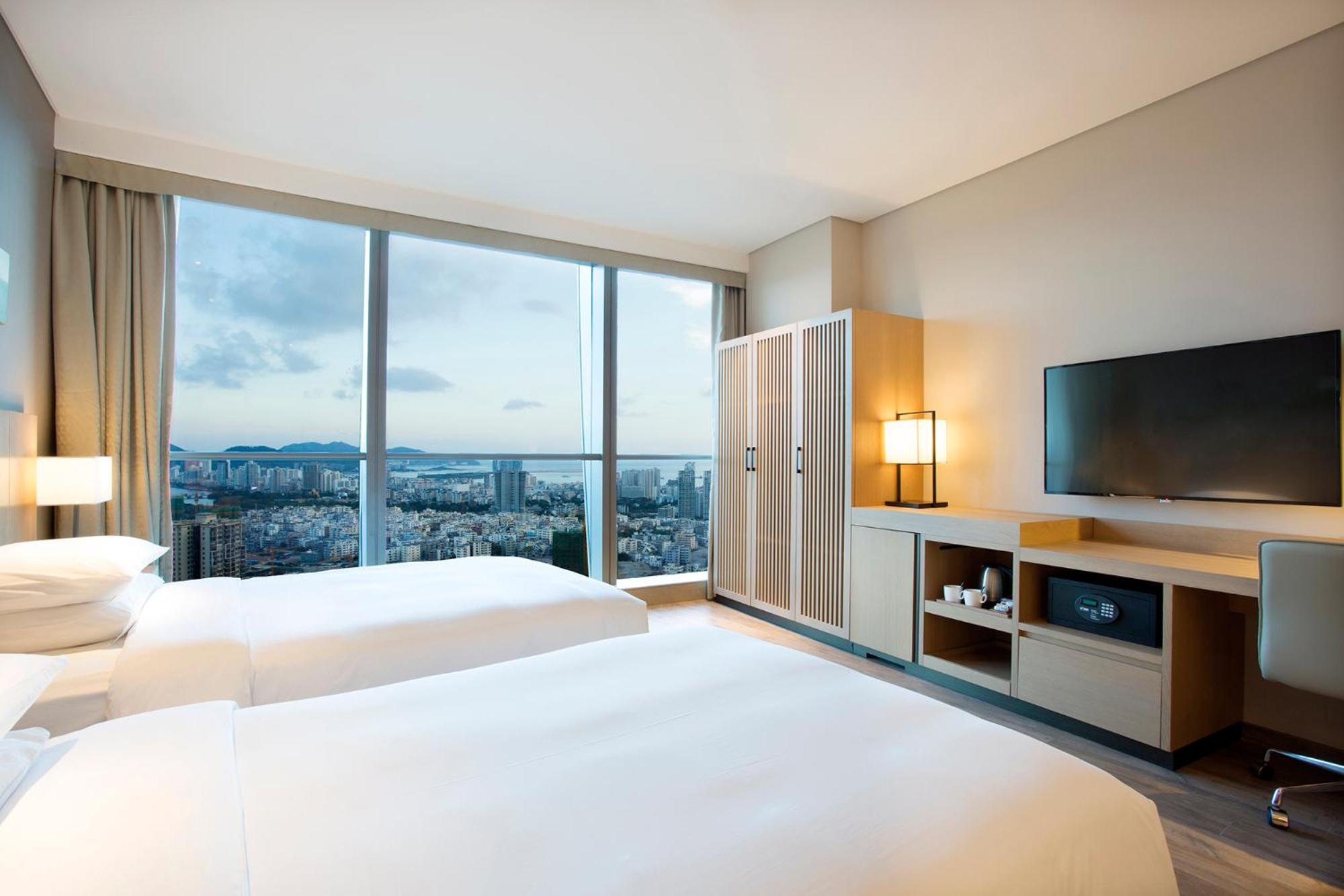 Twin Room with Sofa Bed and Ocean View