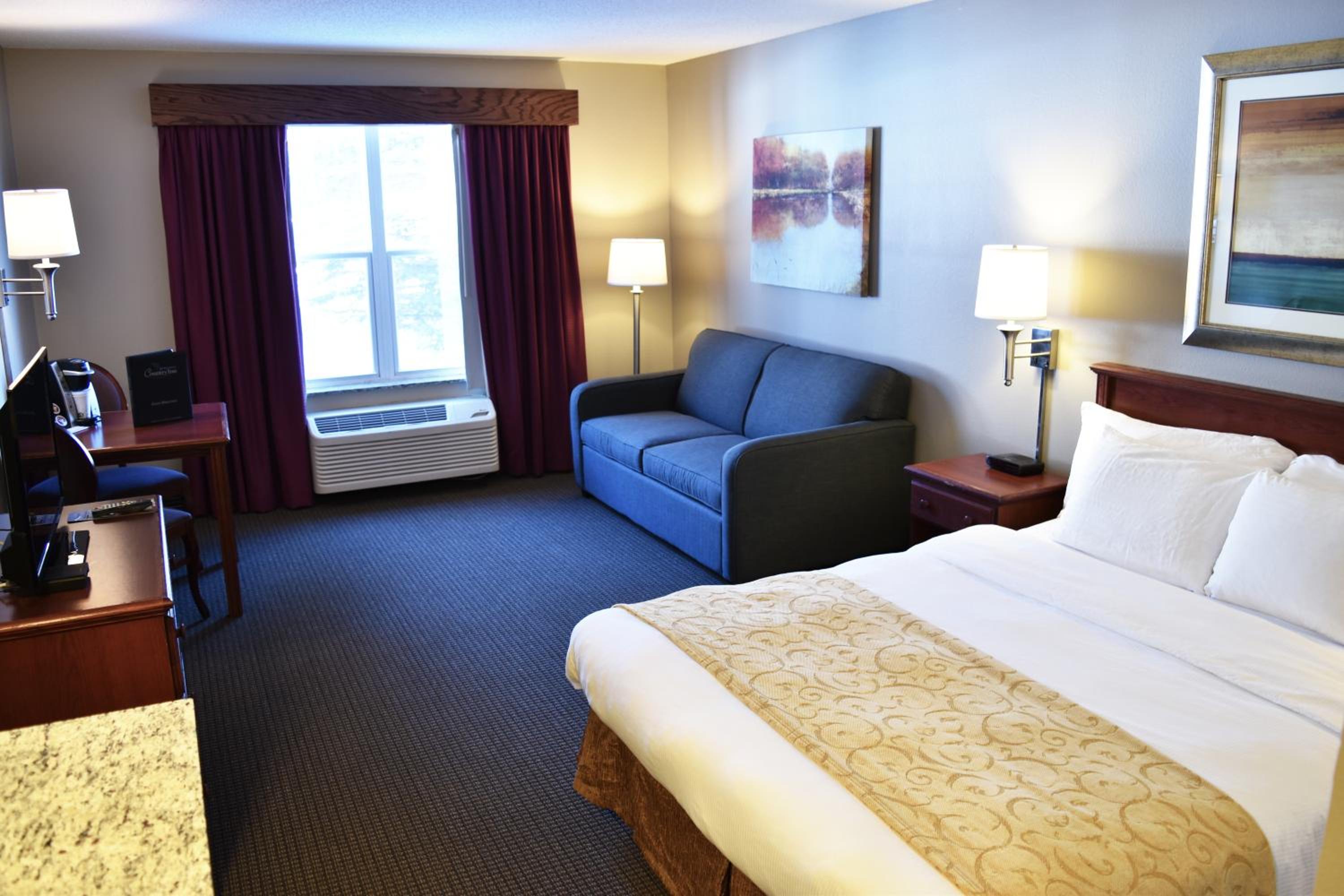 Deluxe Queen Suite