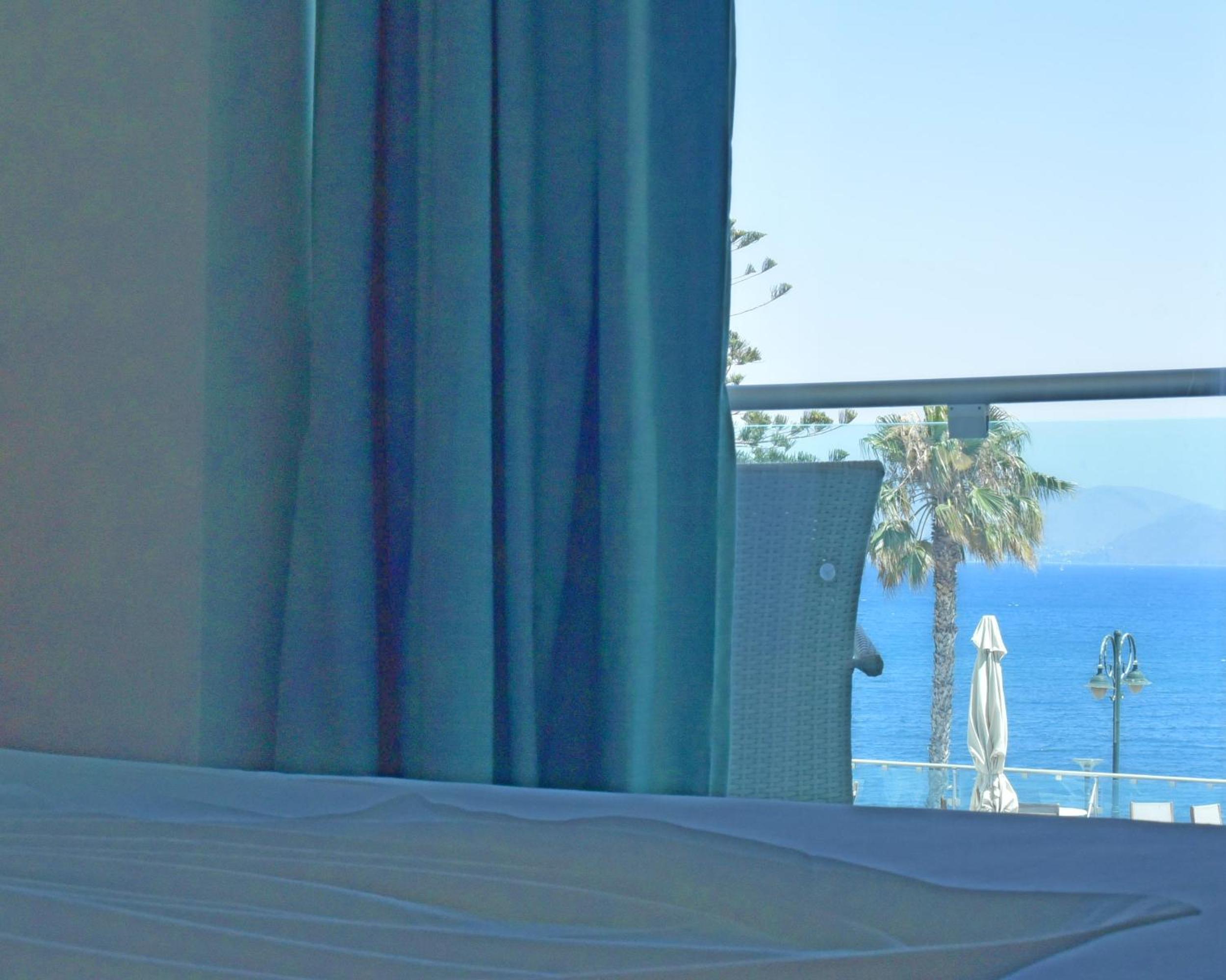 One-Bedroom Apartment with Sea View (3 Adults)