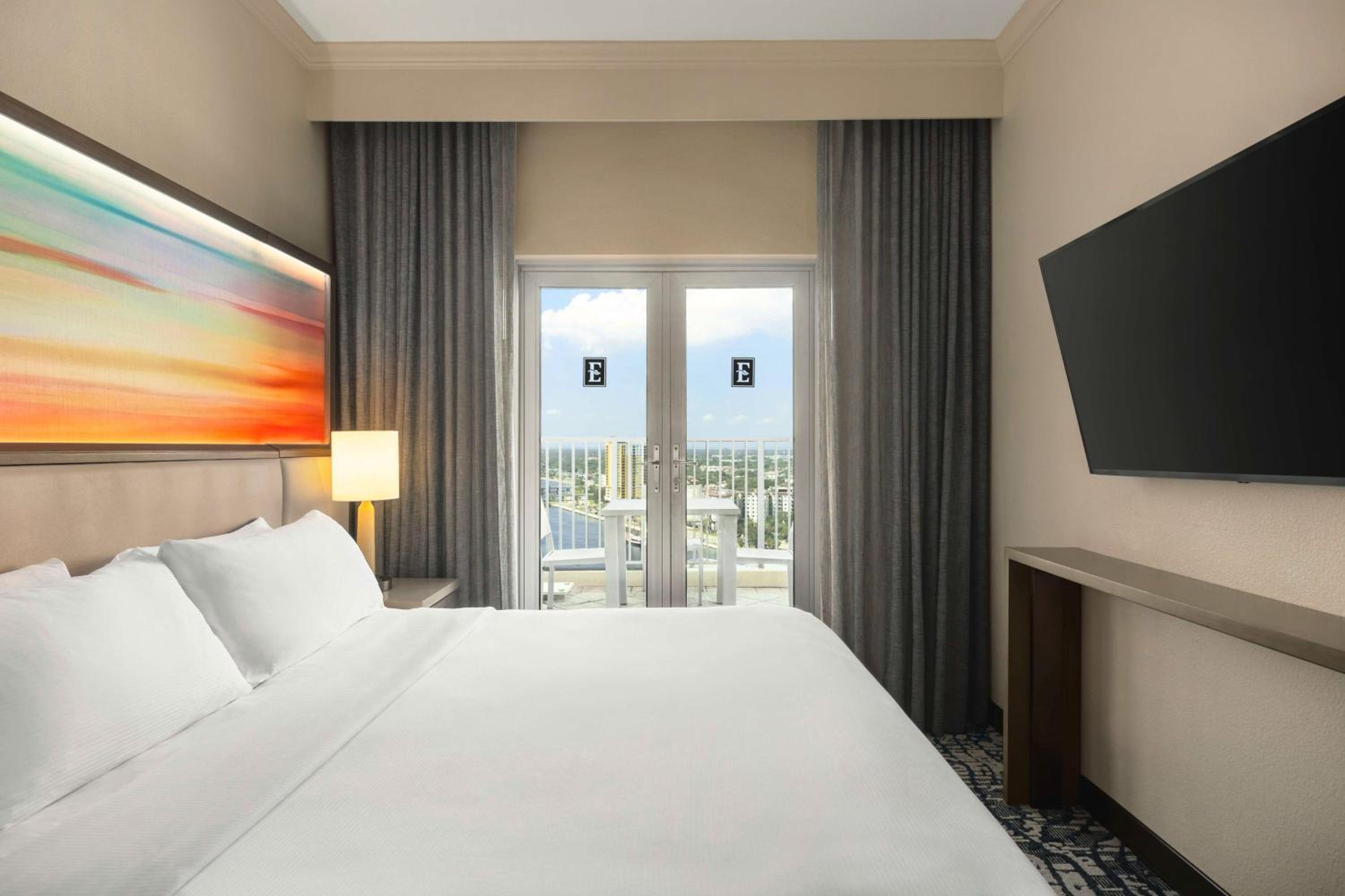 King Suite with Bay View - Non-Smoking