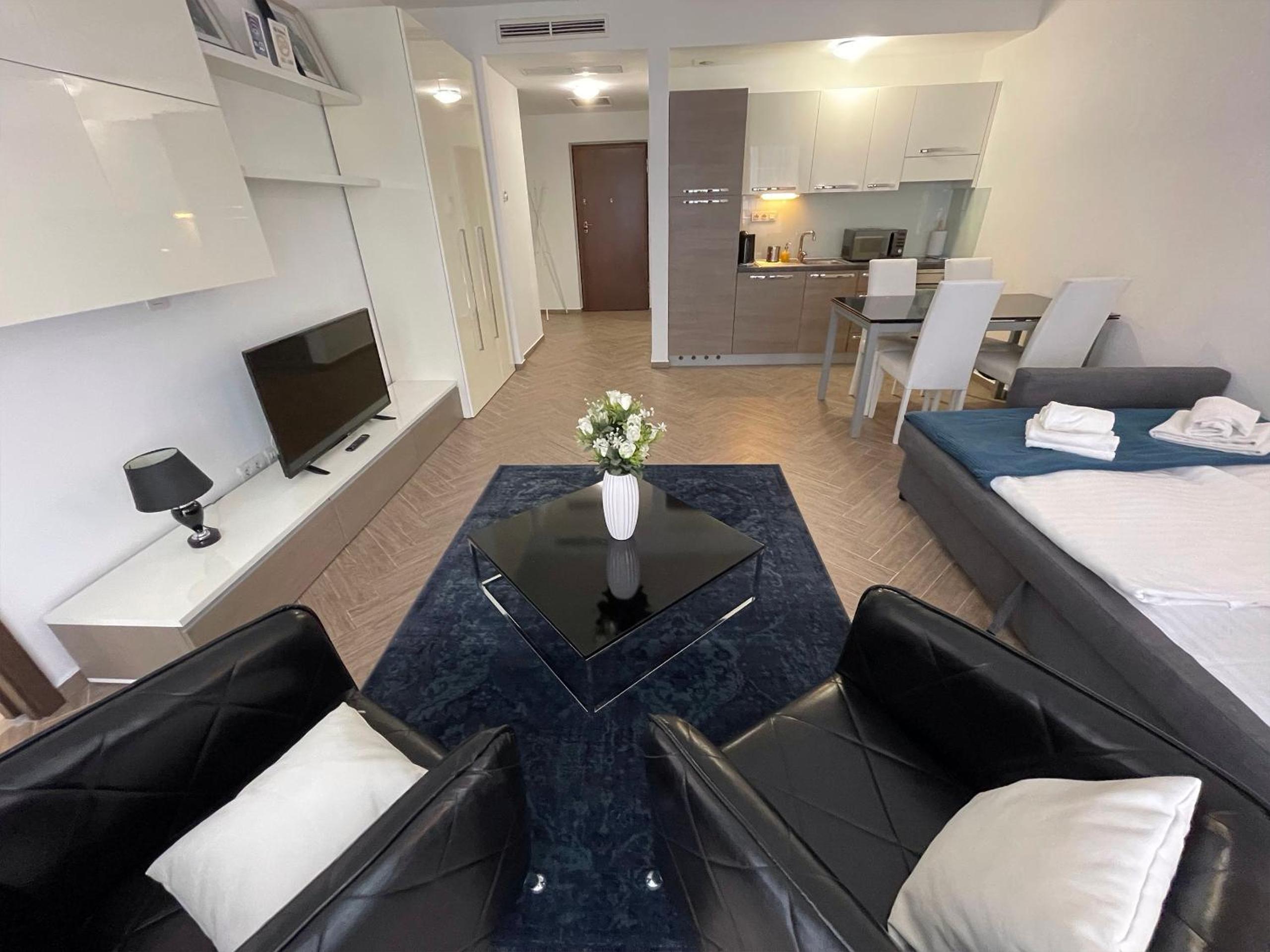 Superior Apartman 130m From The Main Building