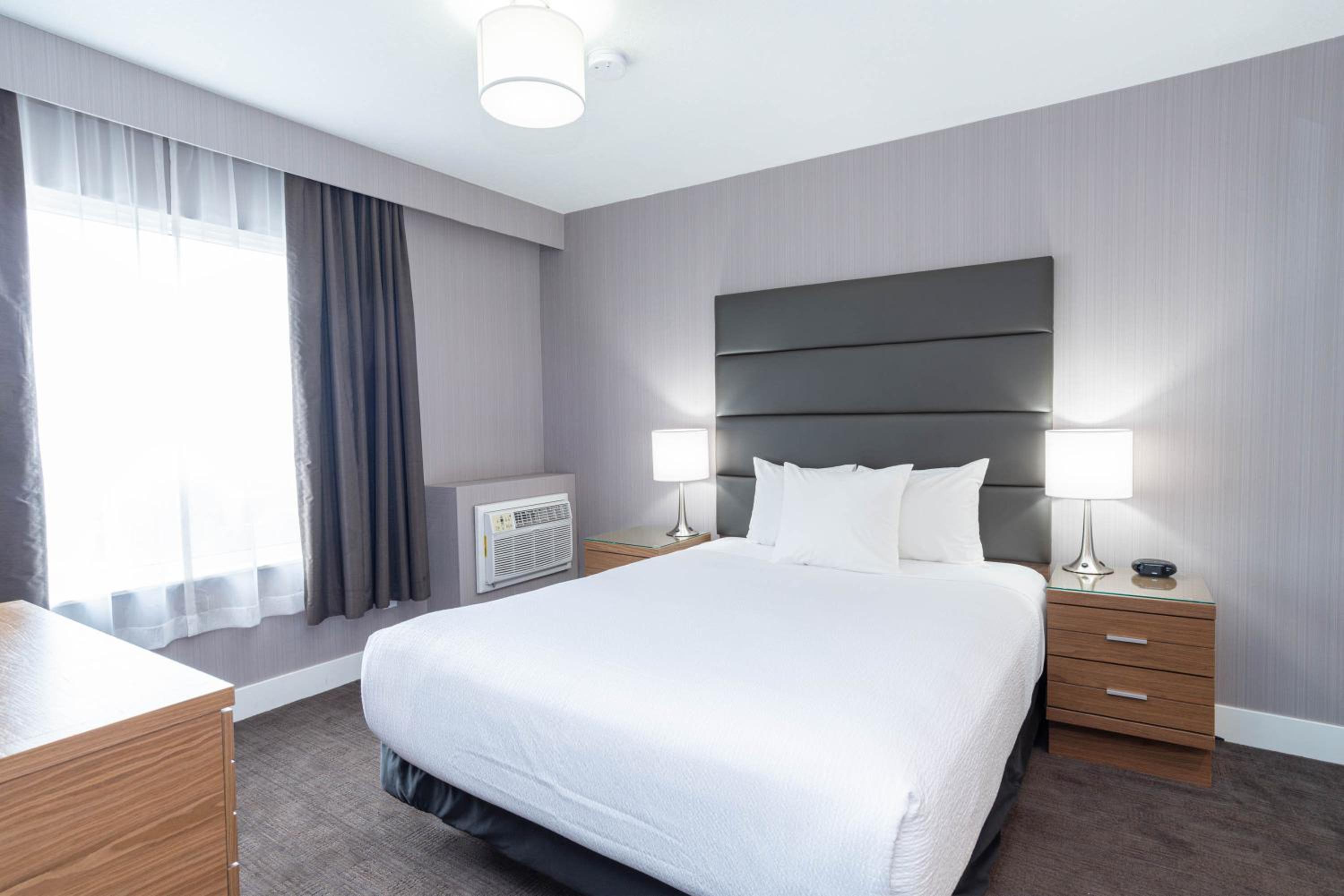 Jacuzzi Suite, 1 Queen Bed, Sofa Bed, Kitchenette