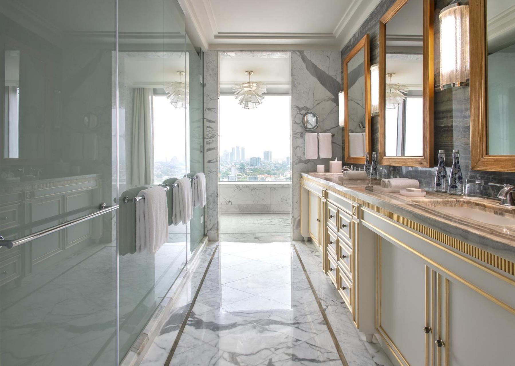 One-Bedroom Ambassador Suite