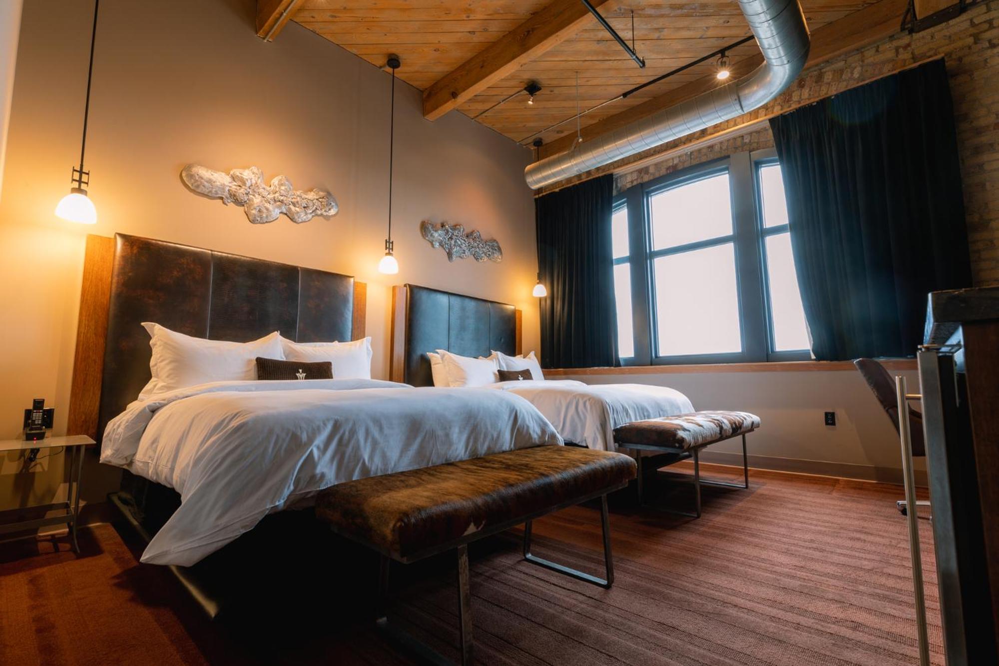 Custom Deluxe Queen Room