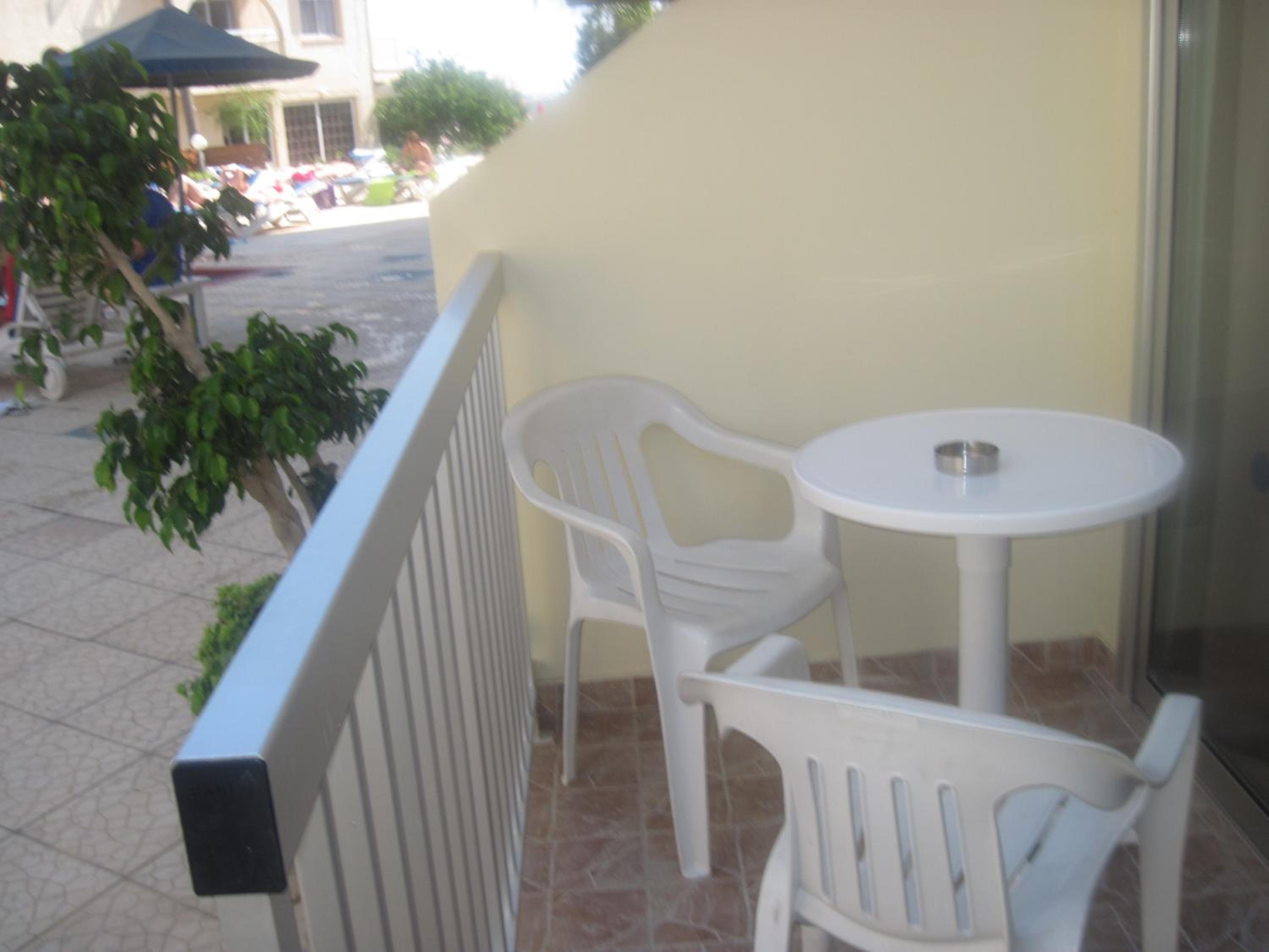 Studio with Pool View - Ground Floor
