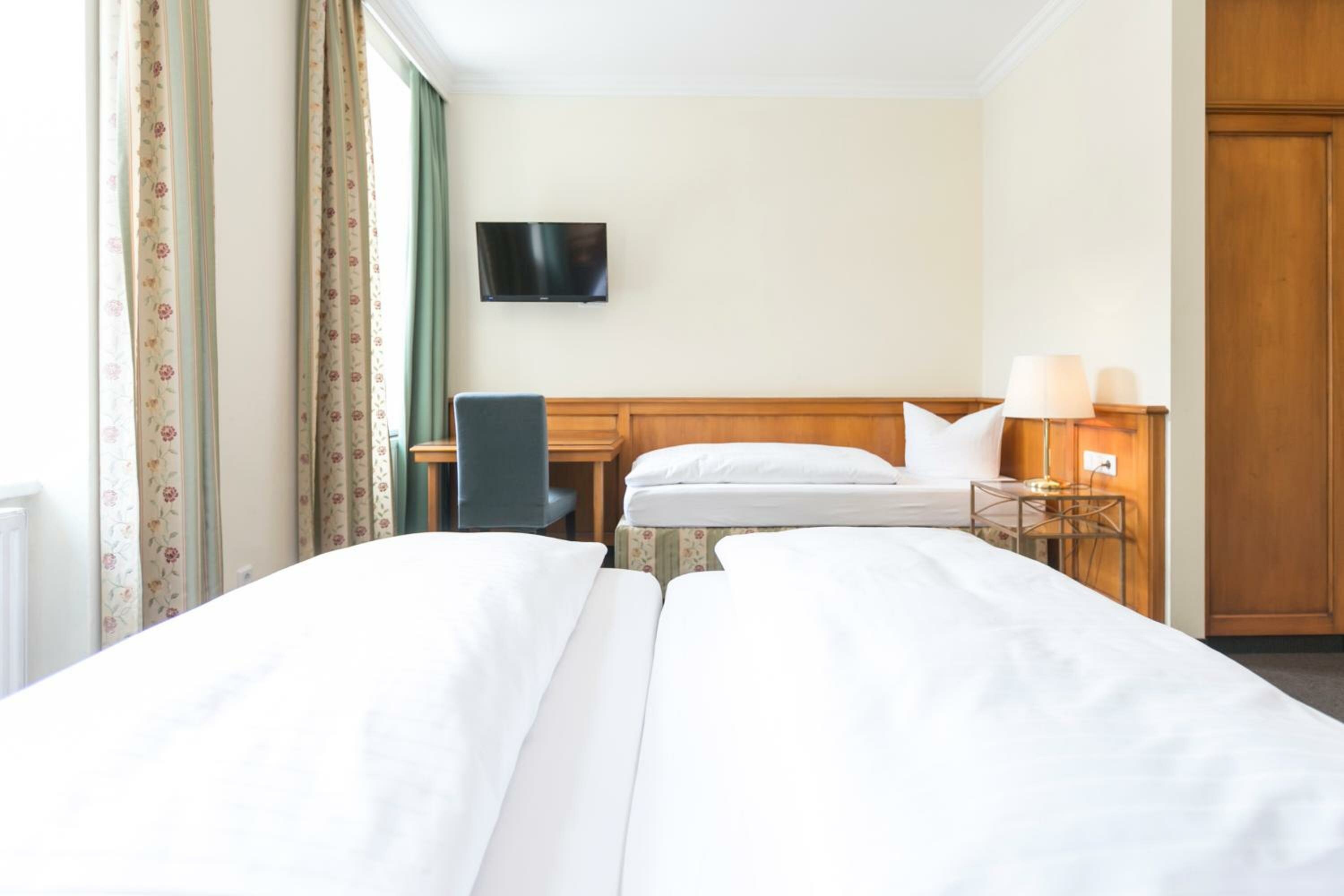 Business Triple (Glass Bathroom) Room