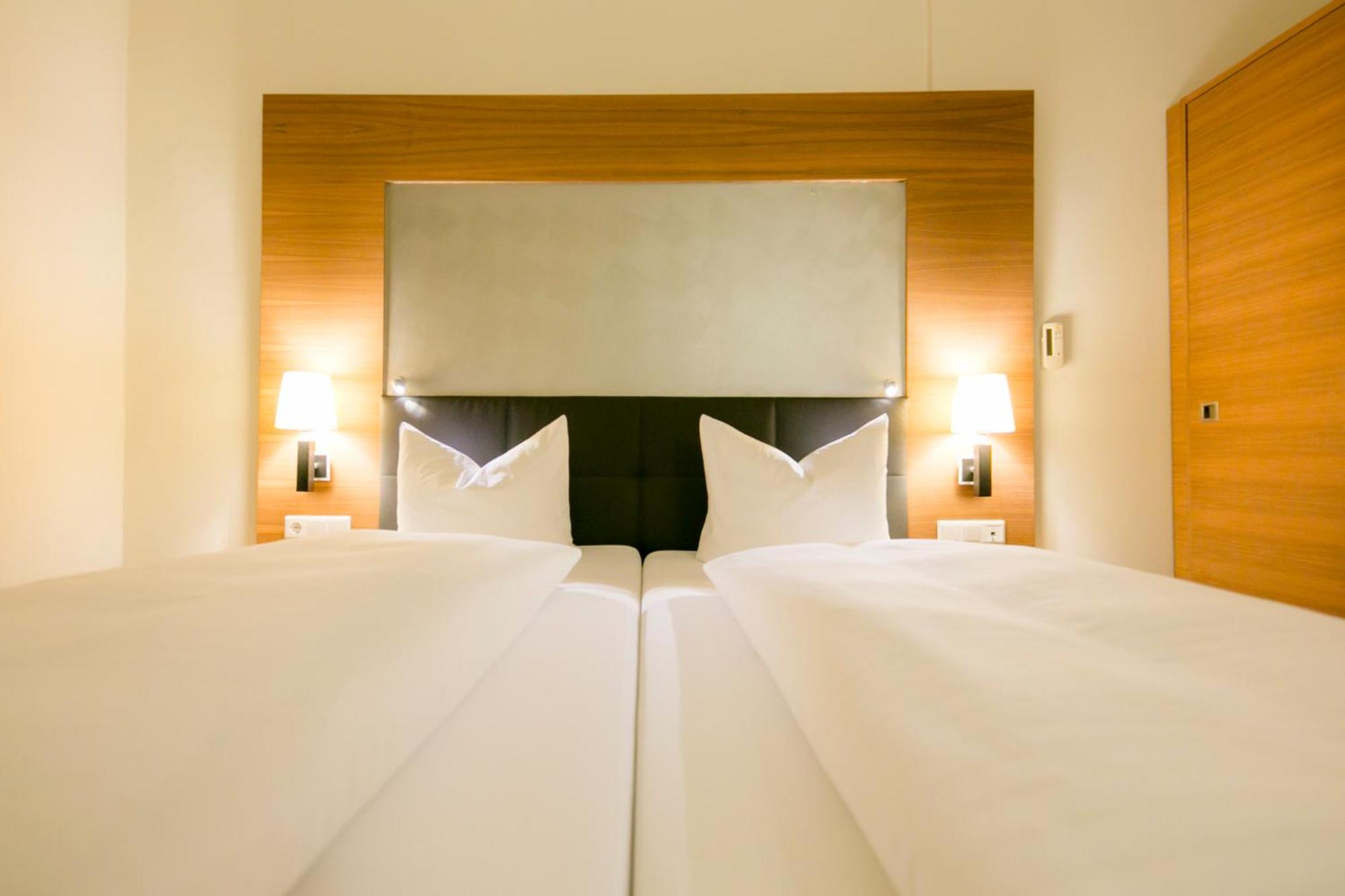 Economy Business (Glass Bathroom) Room 