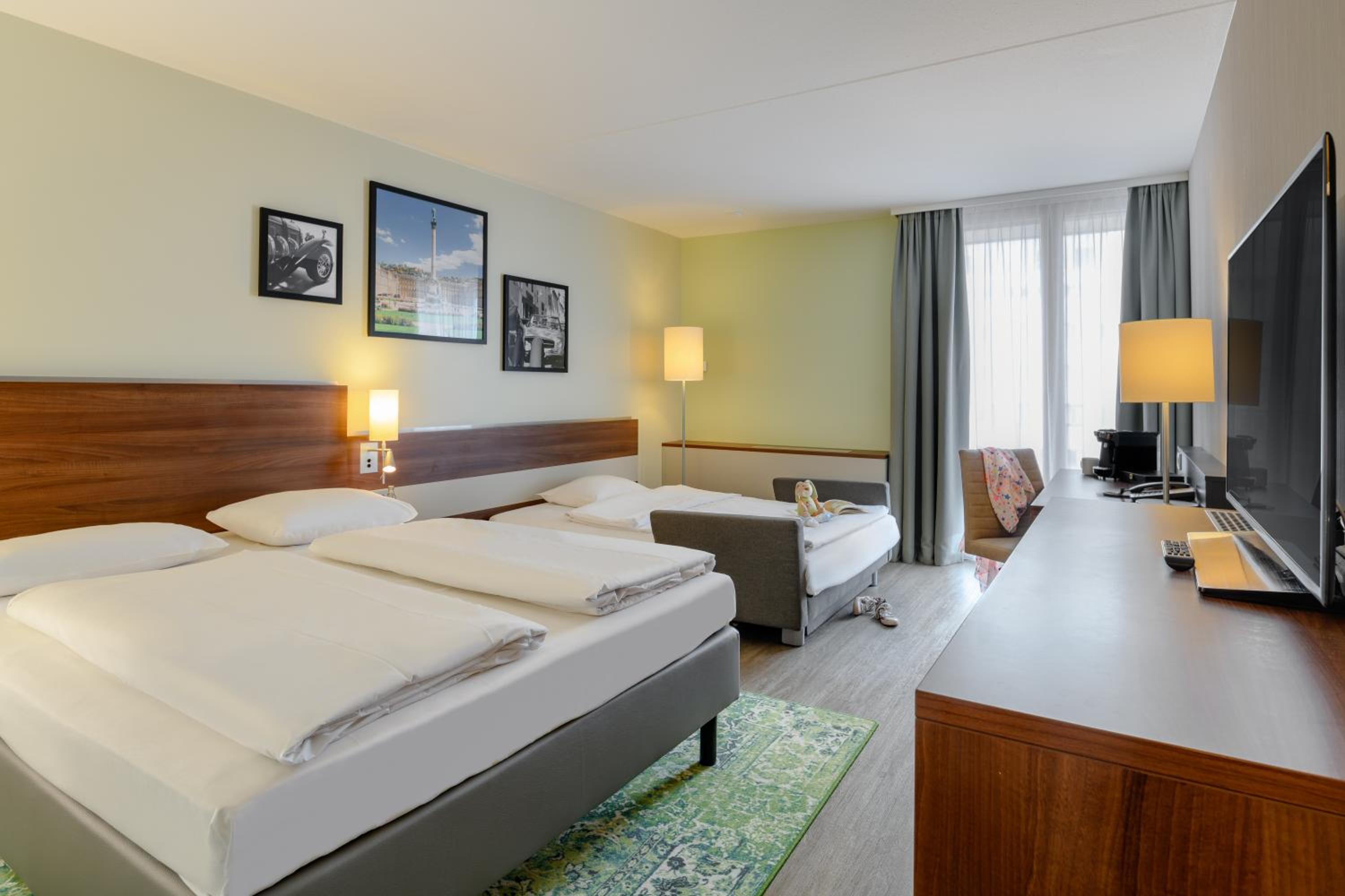 Standard Queen Room