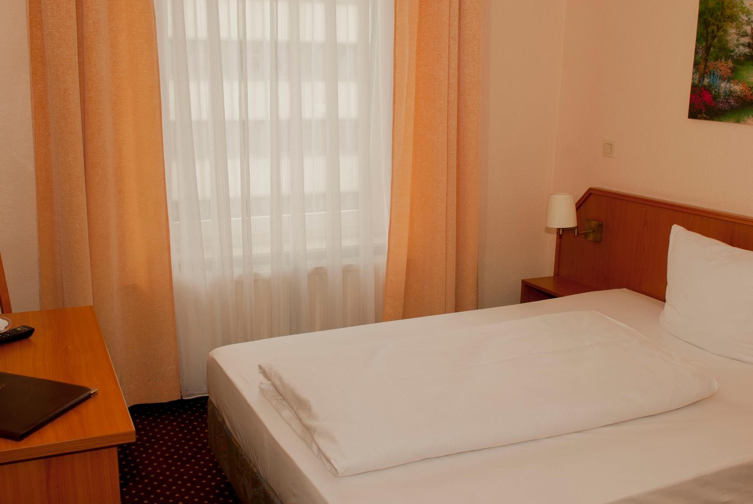 Double Room (1 Adult)