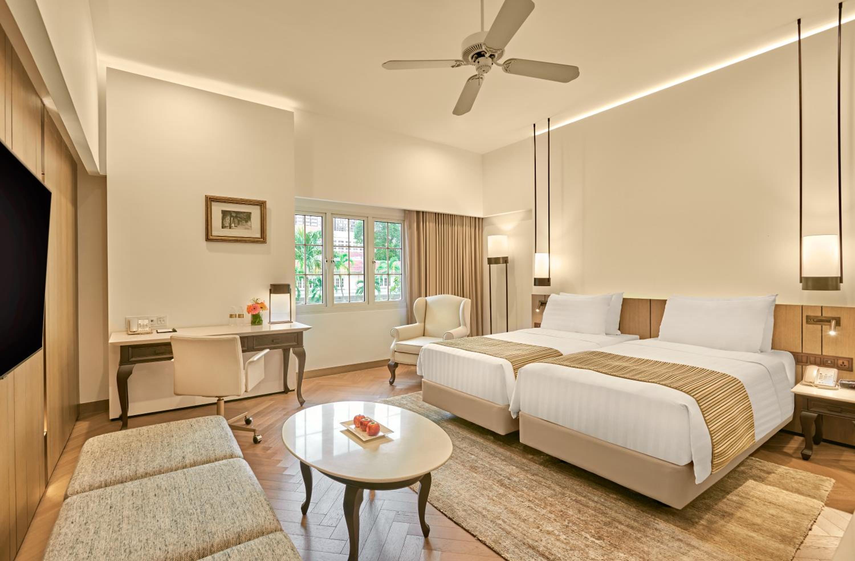 Deluxe Premier Hollywood Twin