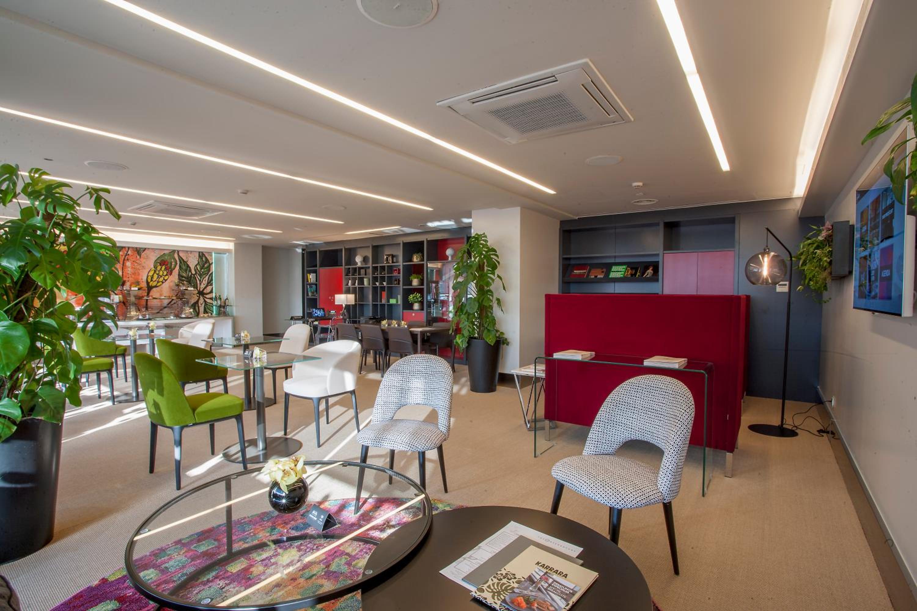 Executive Suite with Executive Lounge Access