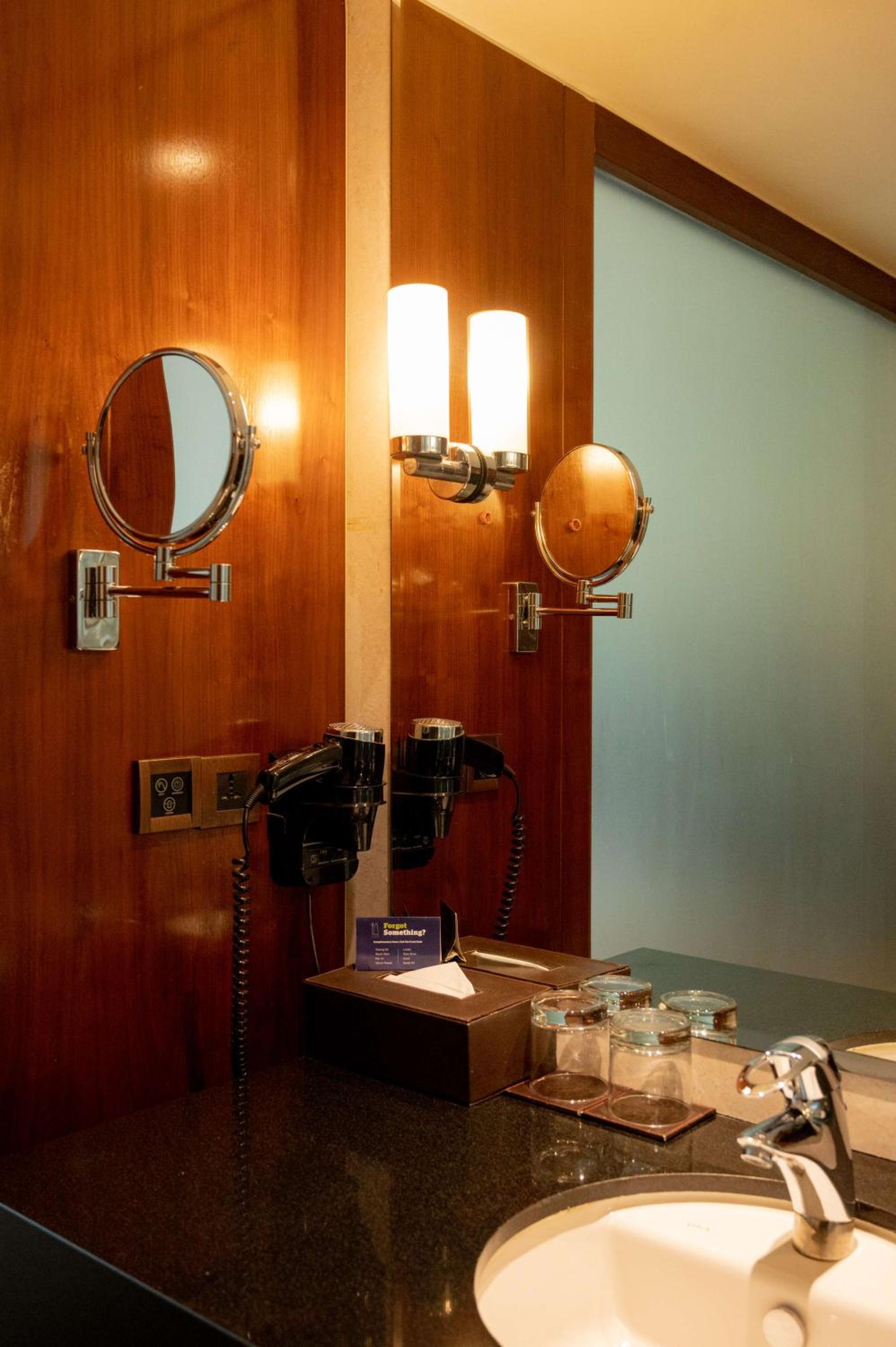 Deluxe Room Twin Beds