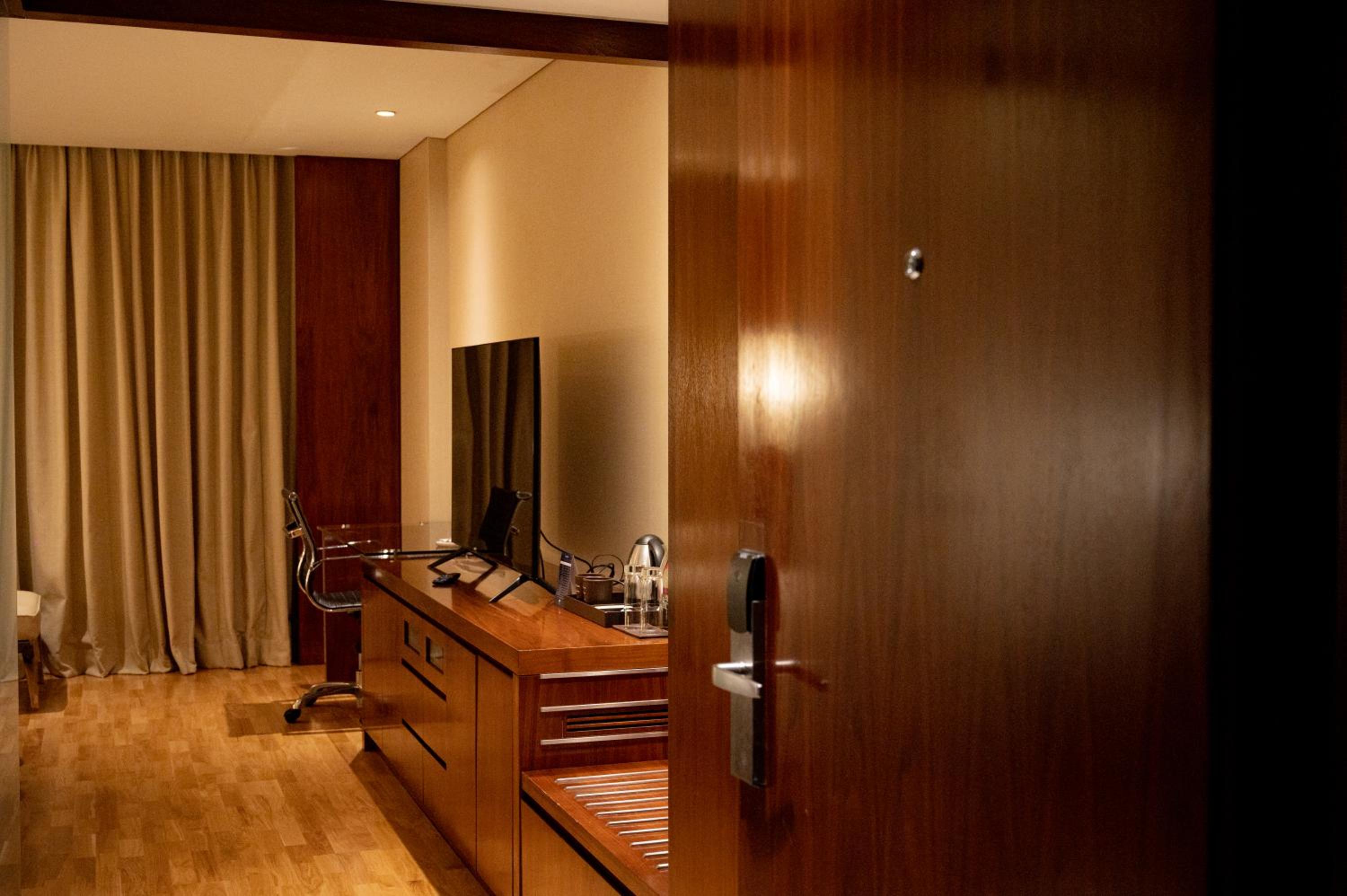 Hilton Guest Room Queen Bed