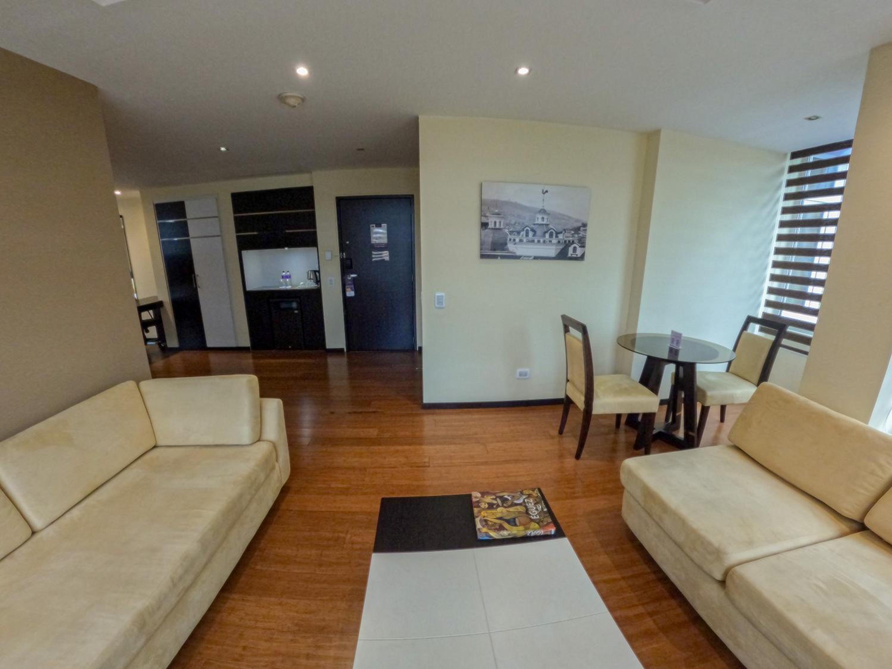 Deluxe King Suite