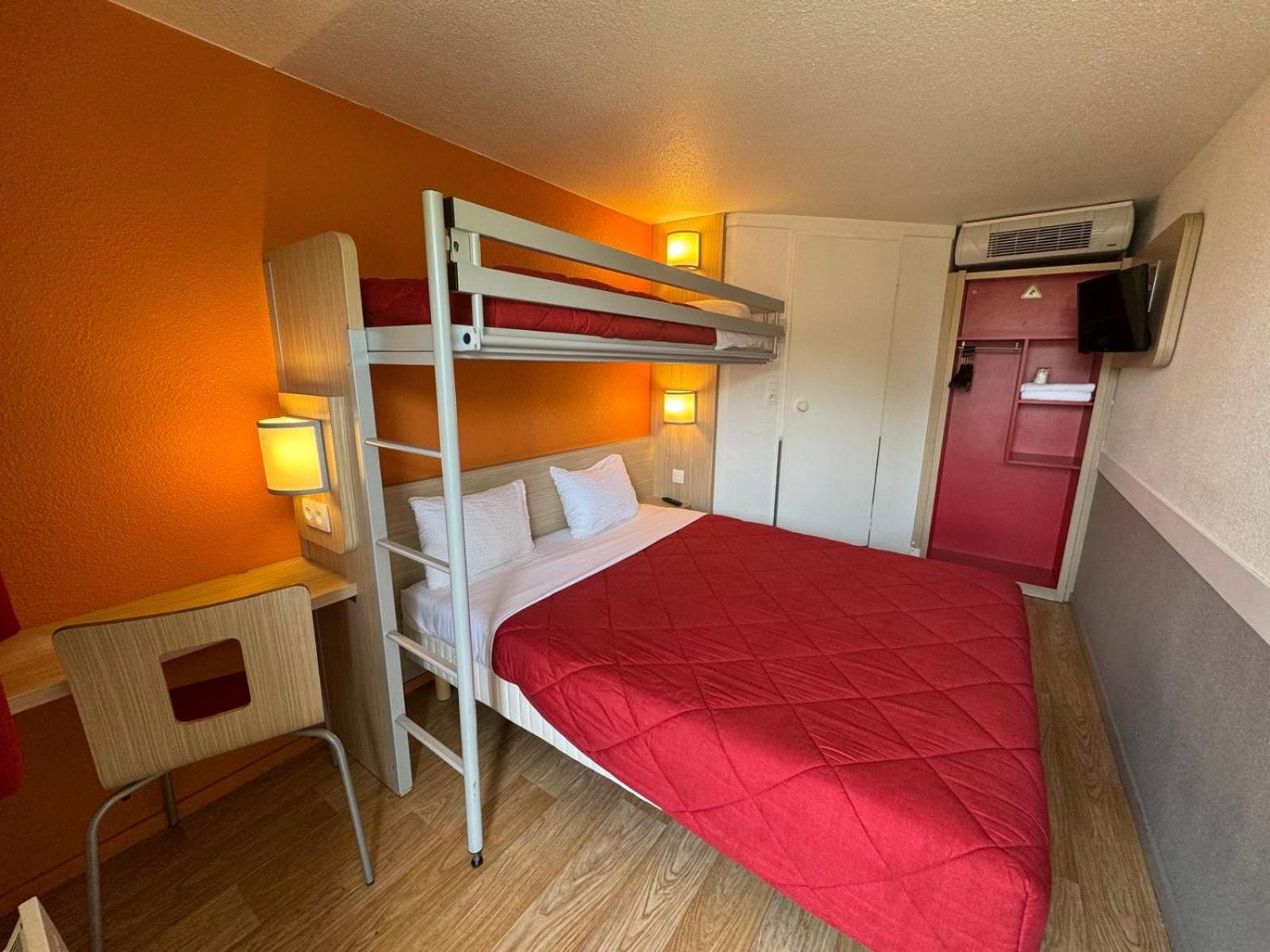 Triple Room (1 Double Bed + 1 Single Bed)