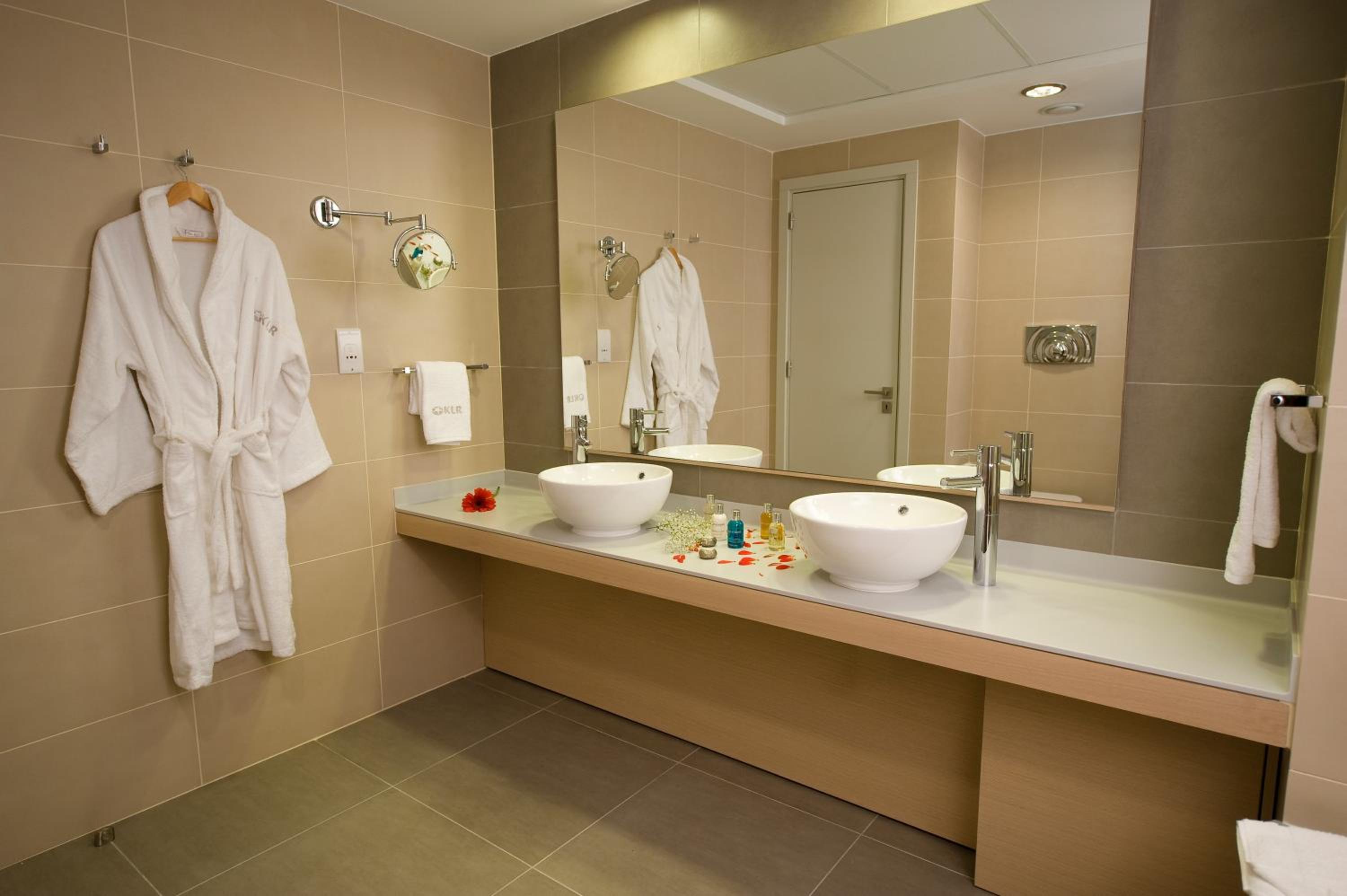 Comfort Suite with Airport Transfer 