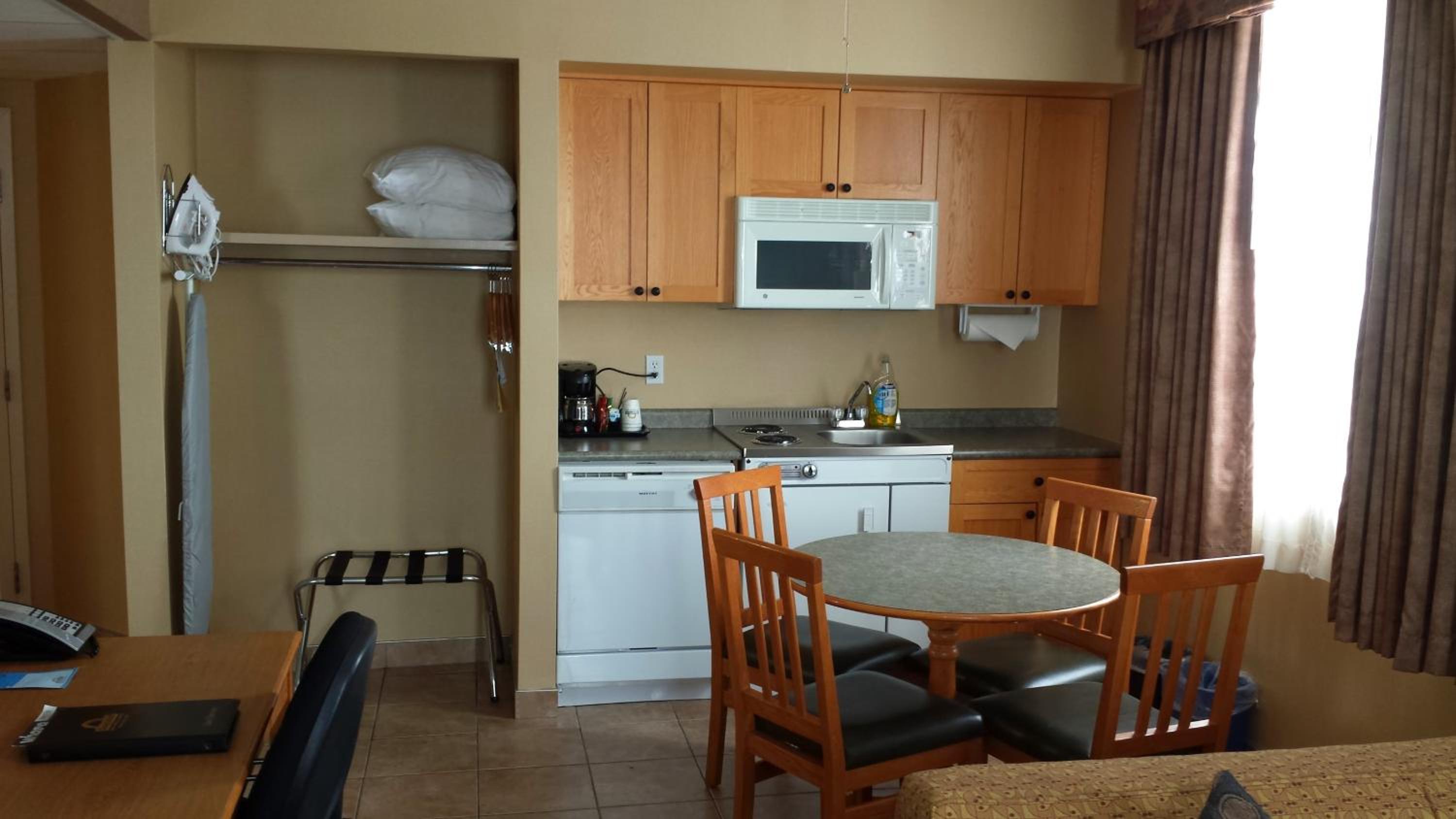 King Suite - Non-Smoking