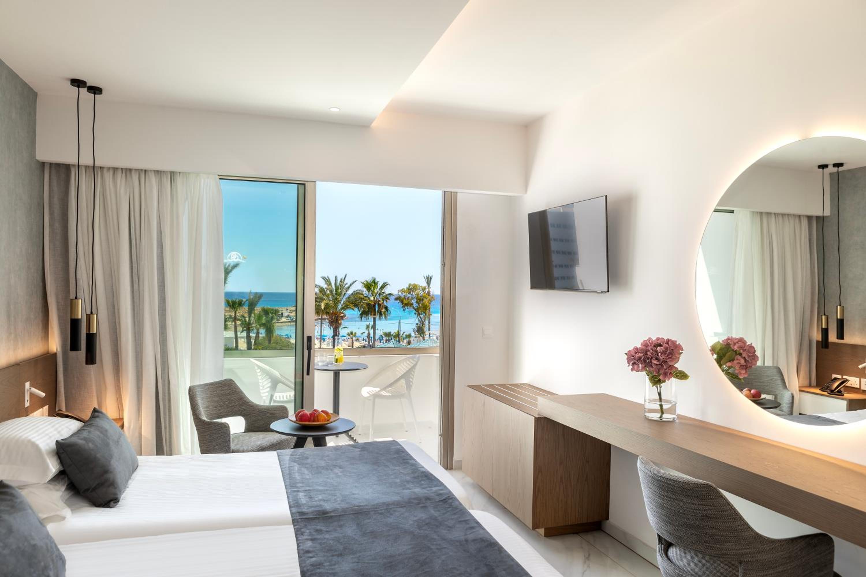 Double or Twin Room with Side Sea View